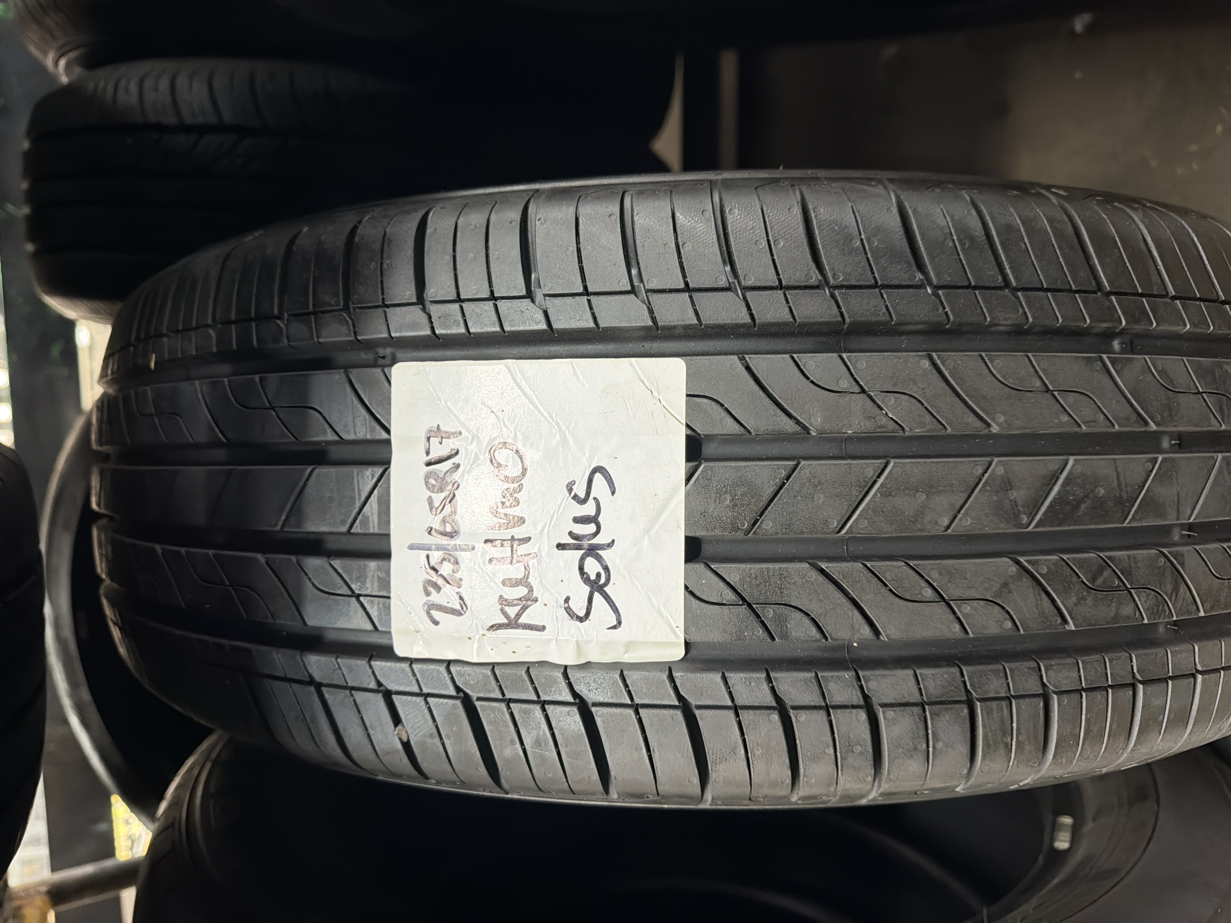 235/65R17 — Kumho Solus