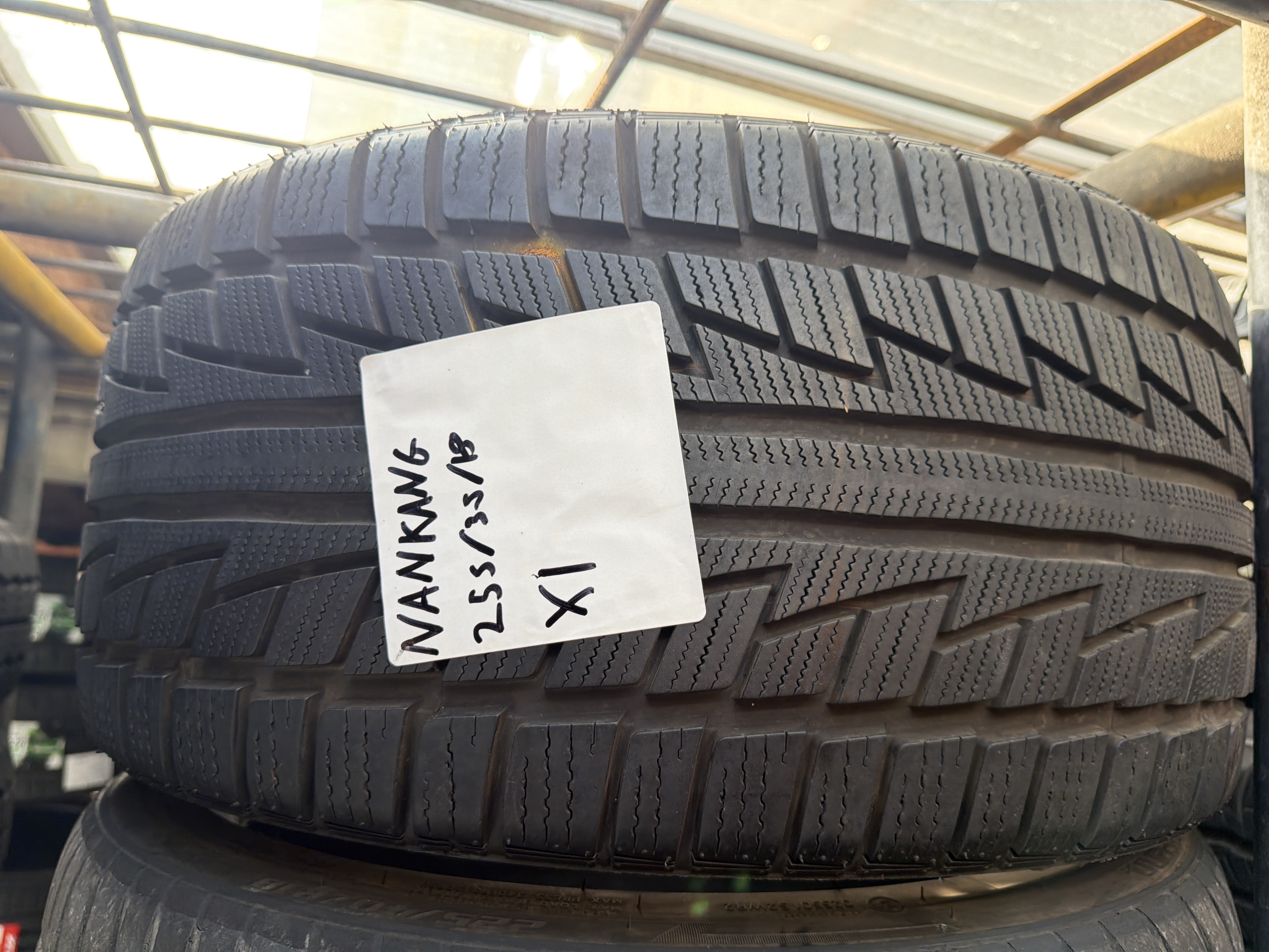255/35R18 — Nankang SV-2