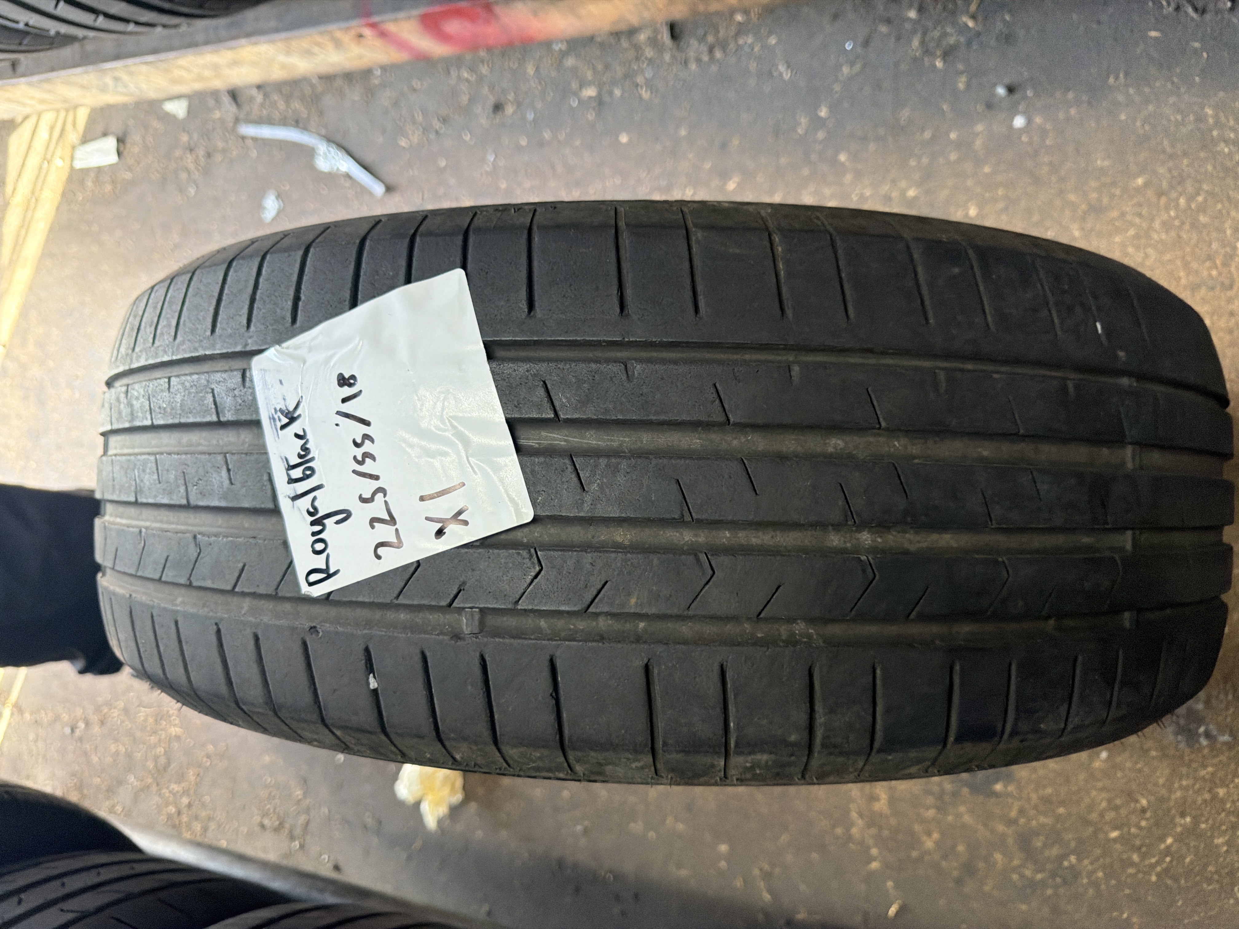 225/55R18 — Royal Black Royal Explorer
