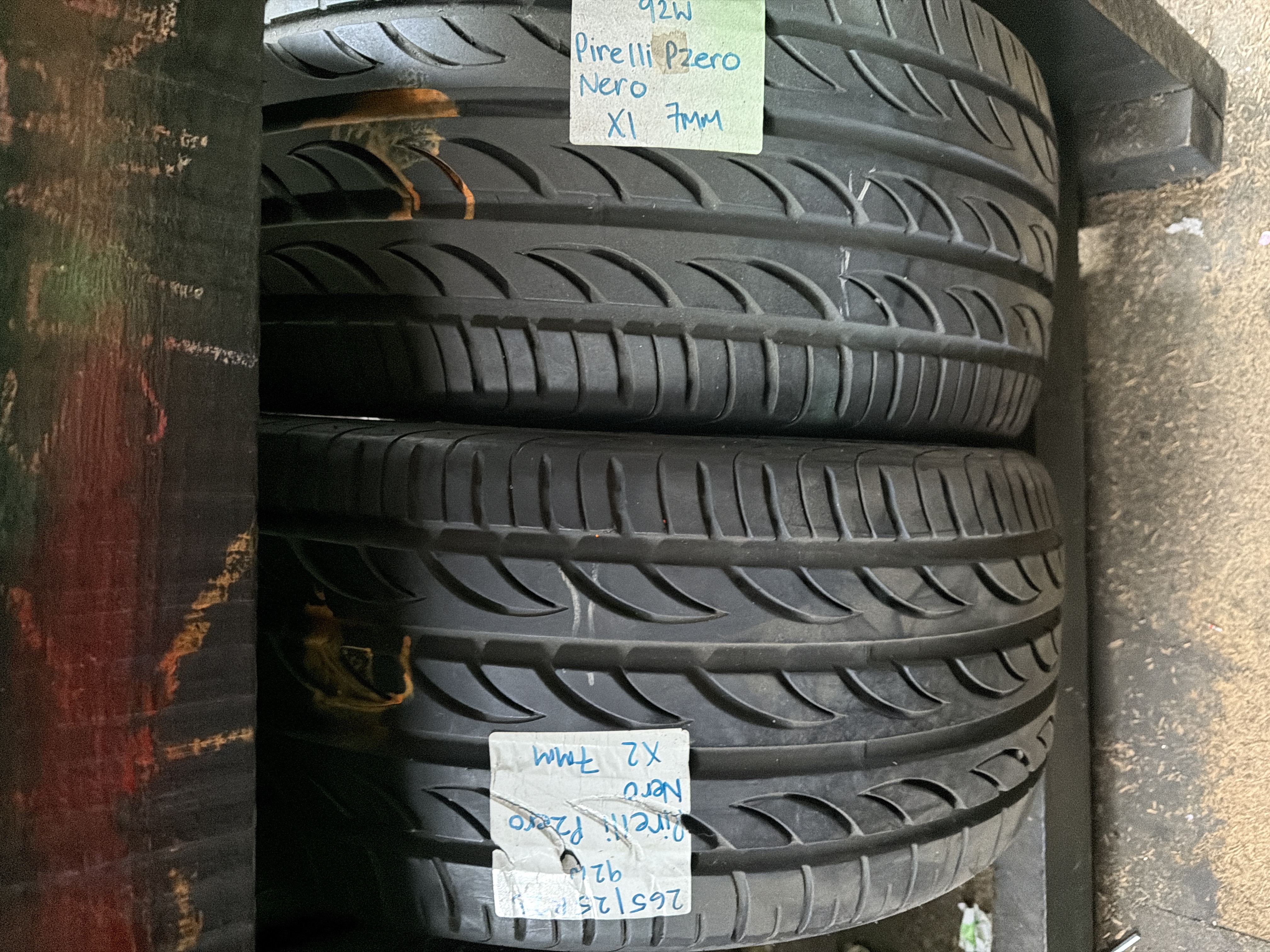 265/25R23 — Pirelli P Zero Nero