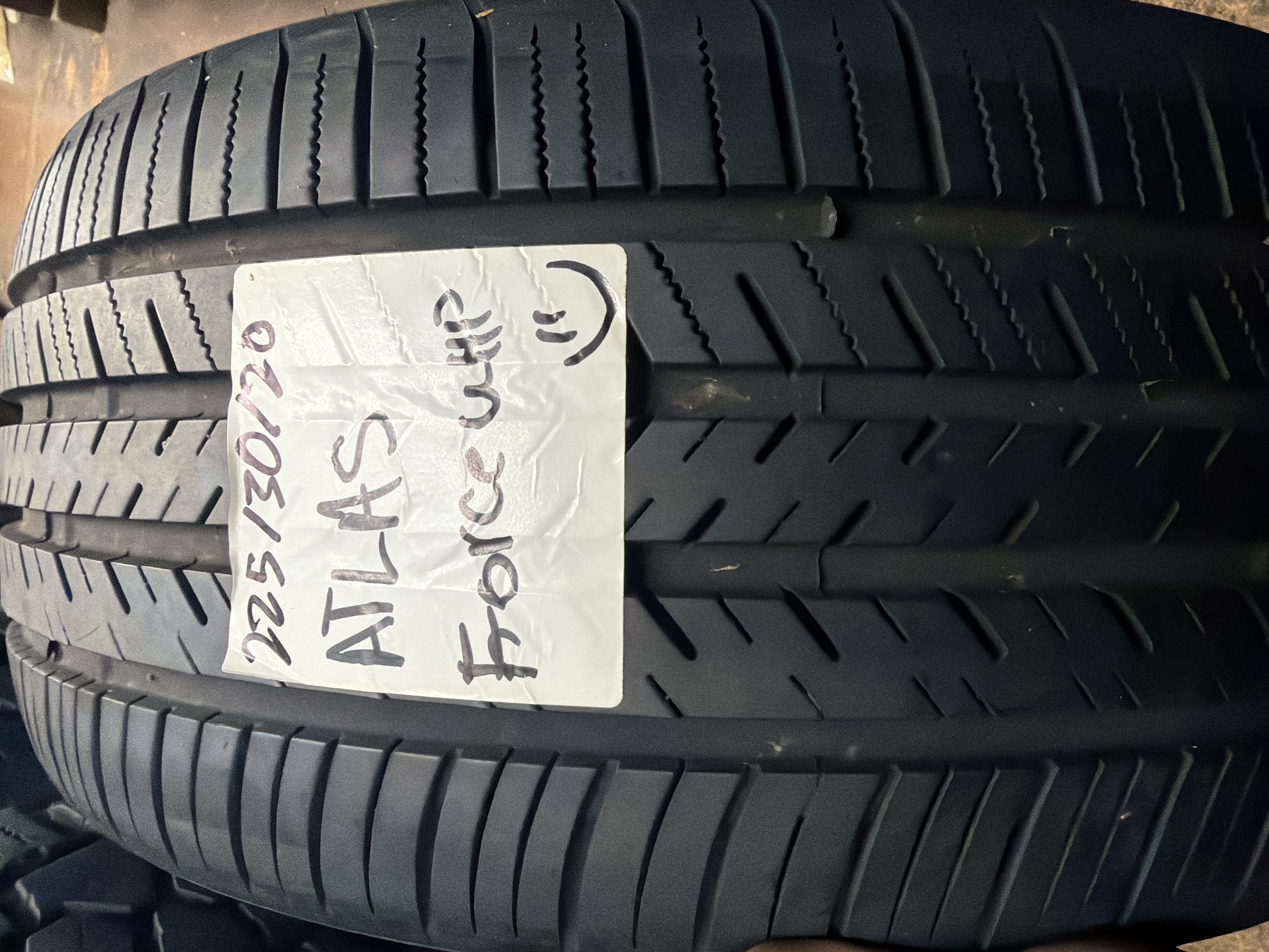 225/30R20 — Atlas Force UHP