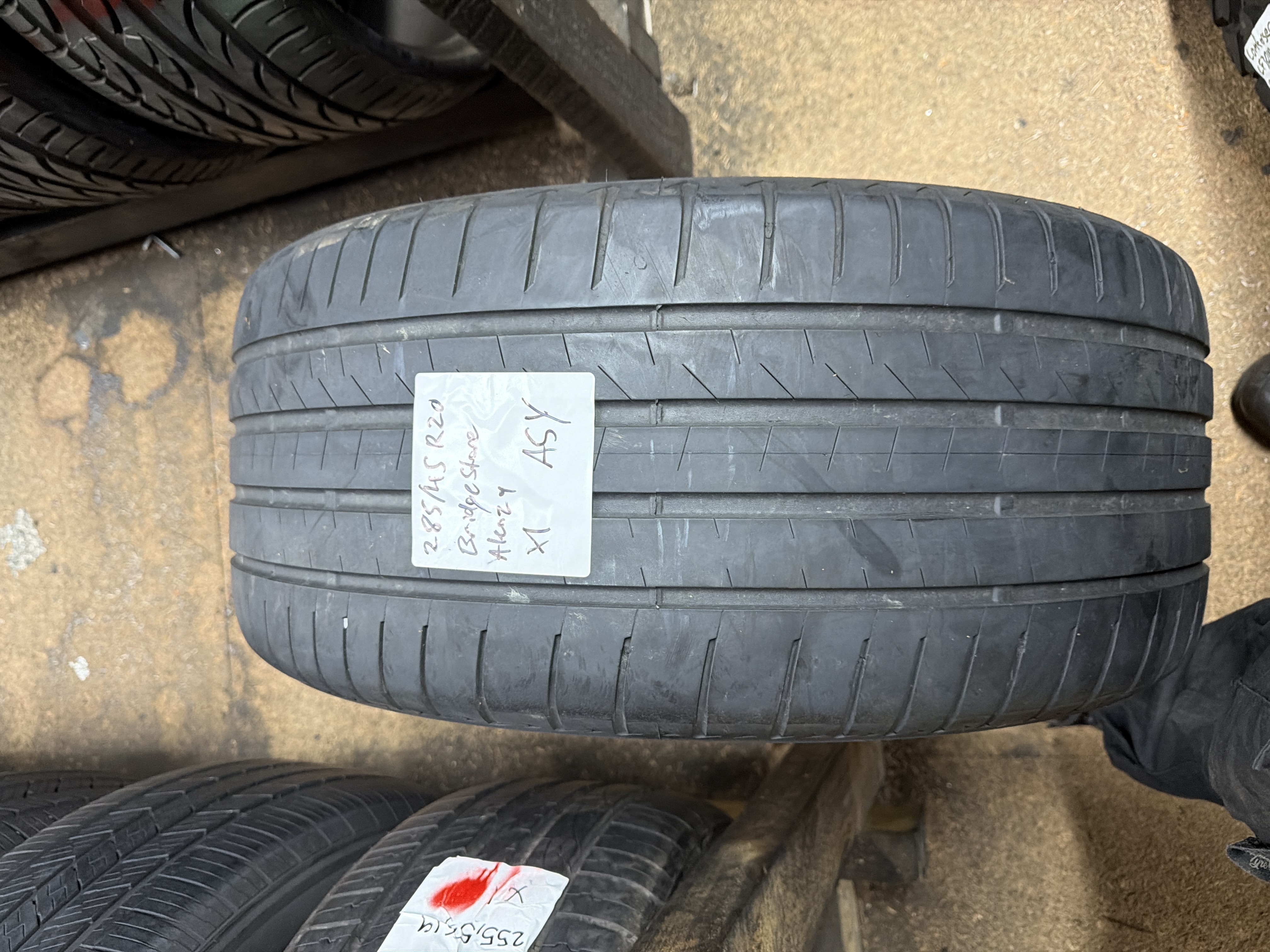 285/45R20 — Bridgestone Alenza