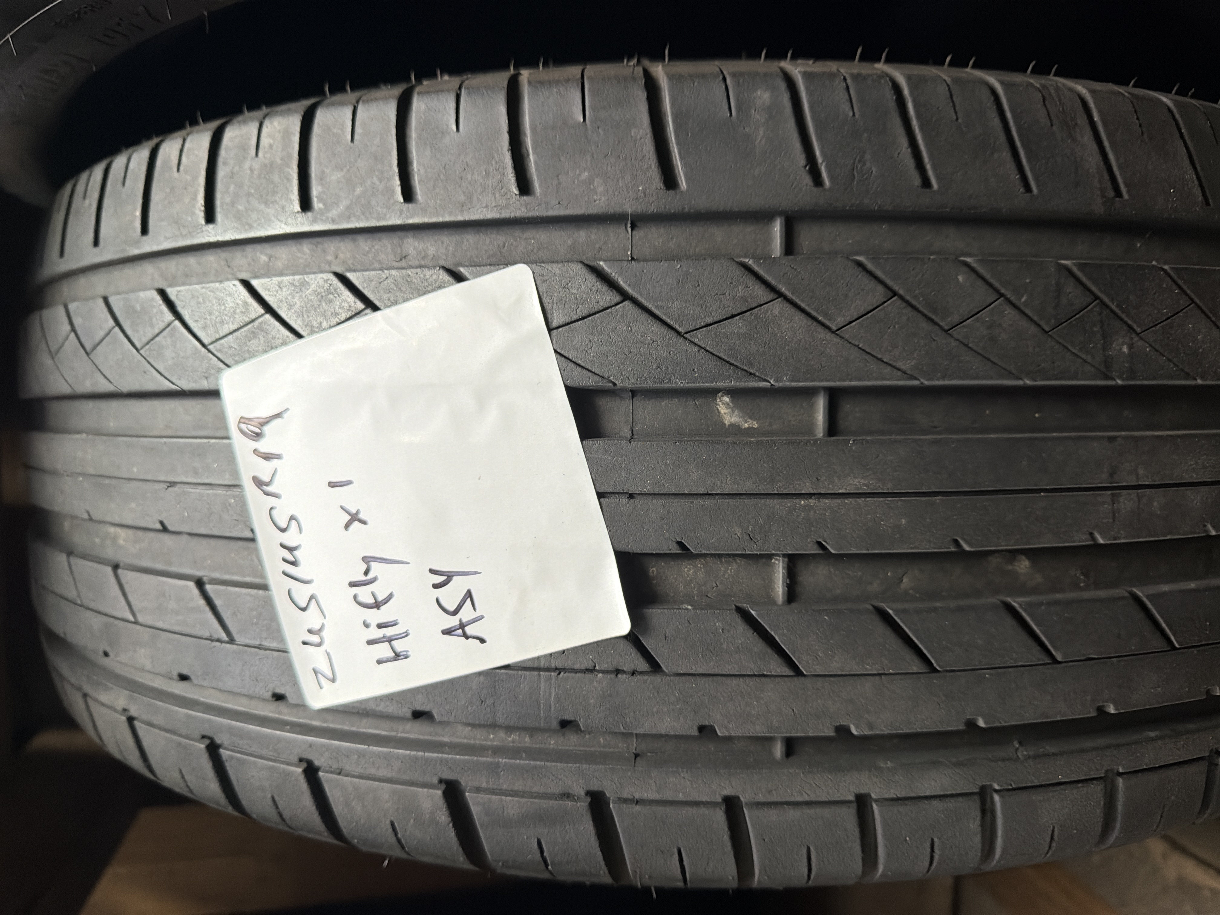 245/45R19 — Hifly HF805