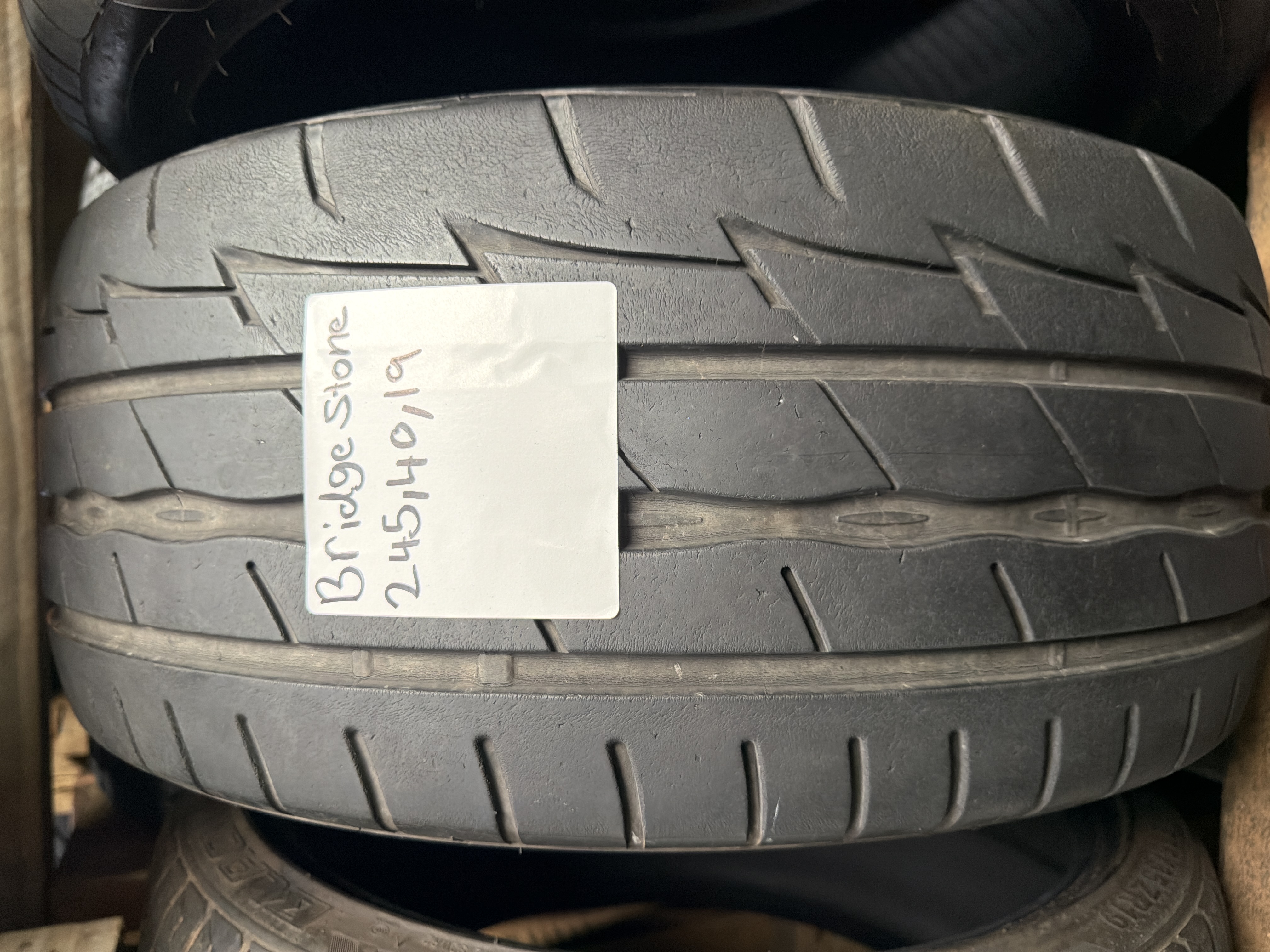 245/40R19 — Bridgestone Potenza Adrenaline