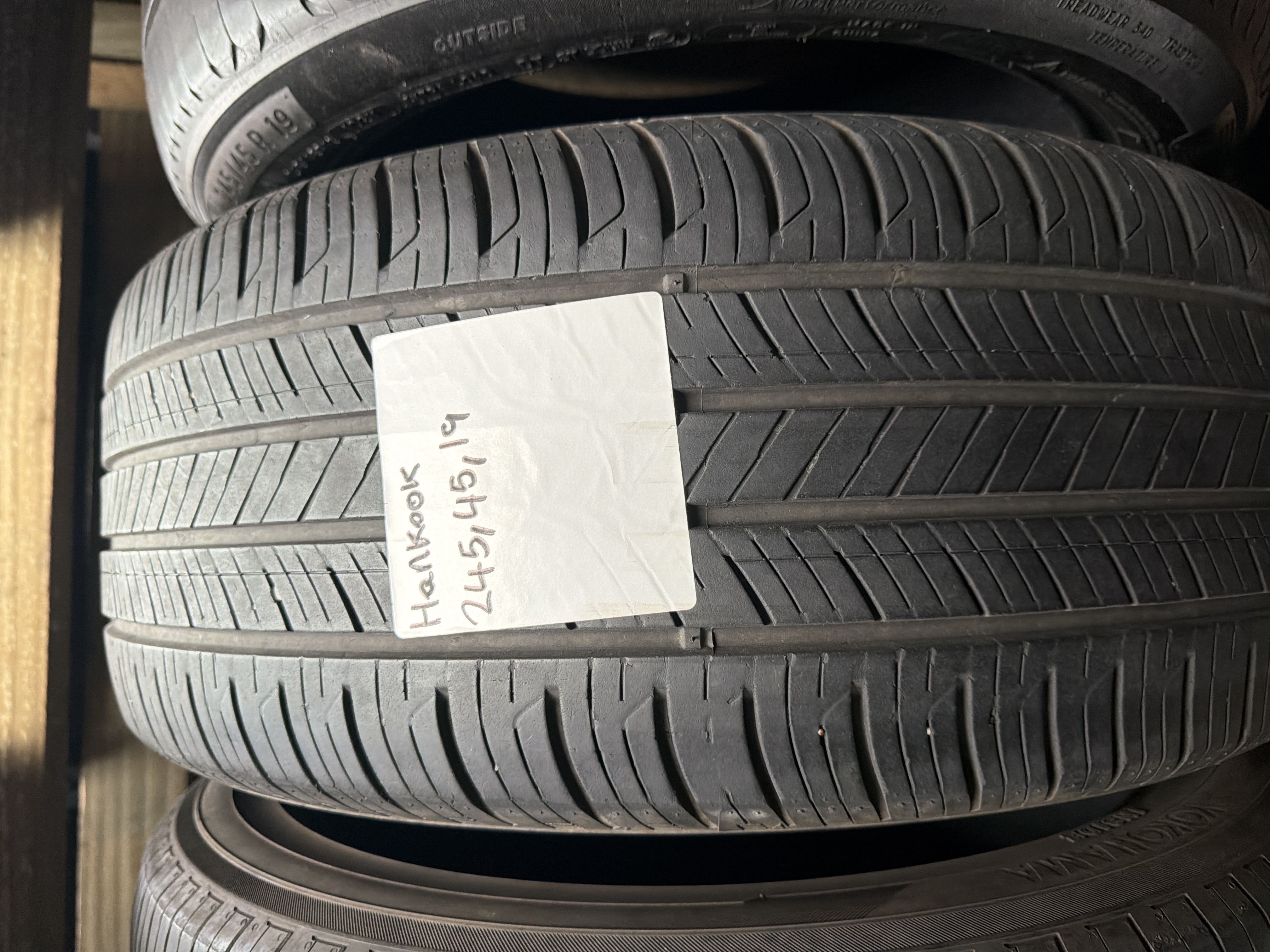 245/45R19 — Hankook Kinergy GT