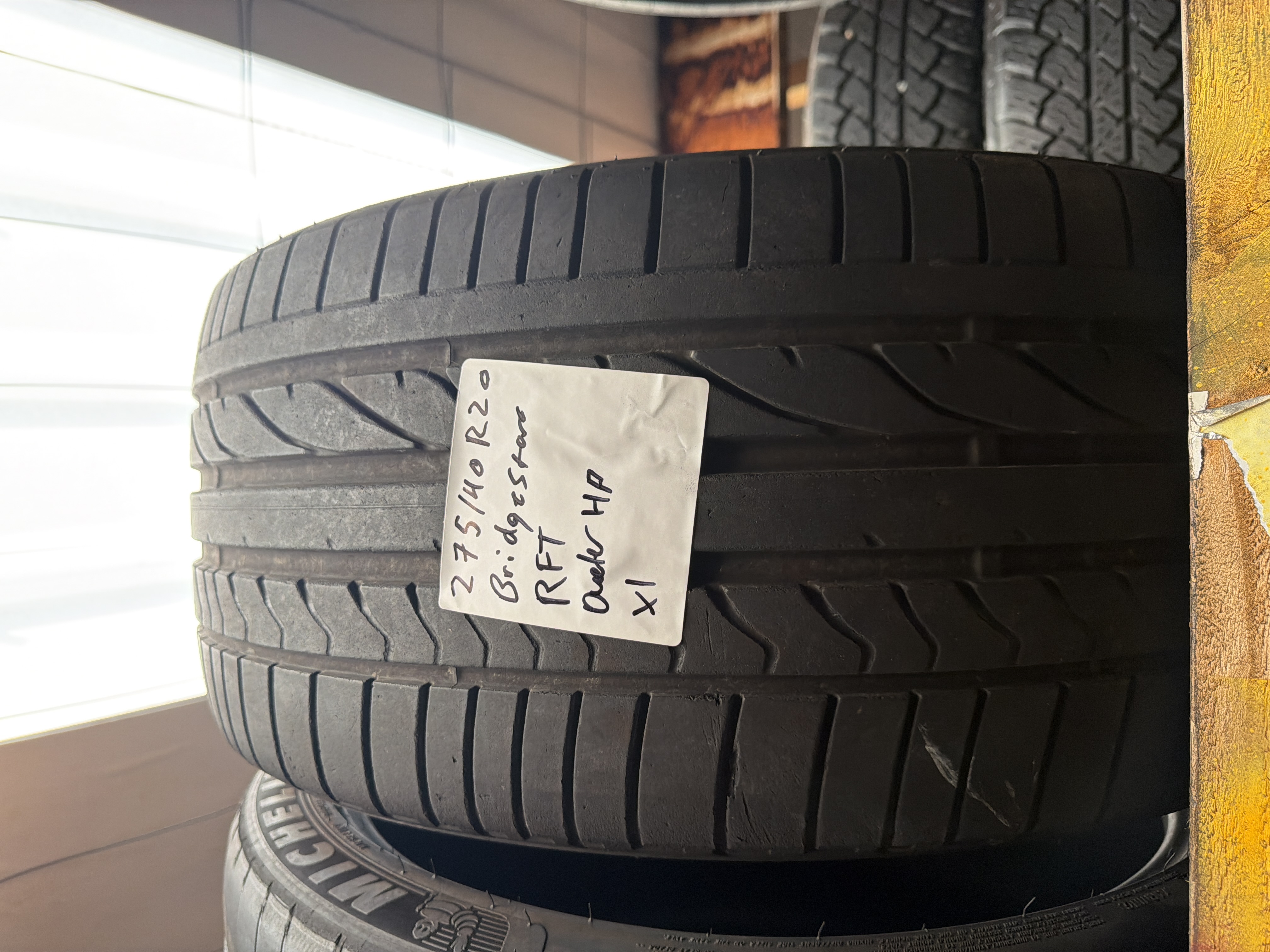 275/40R20 — Bridgestone Dueler HP