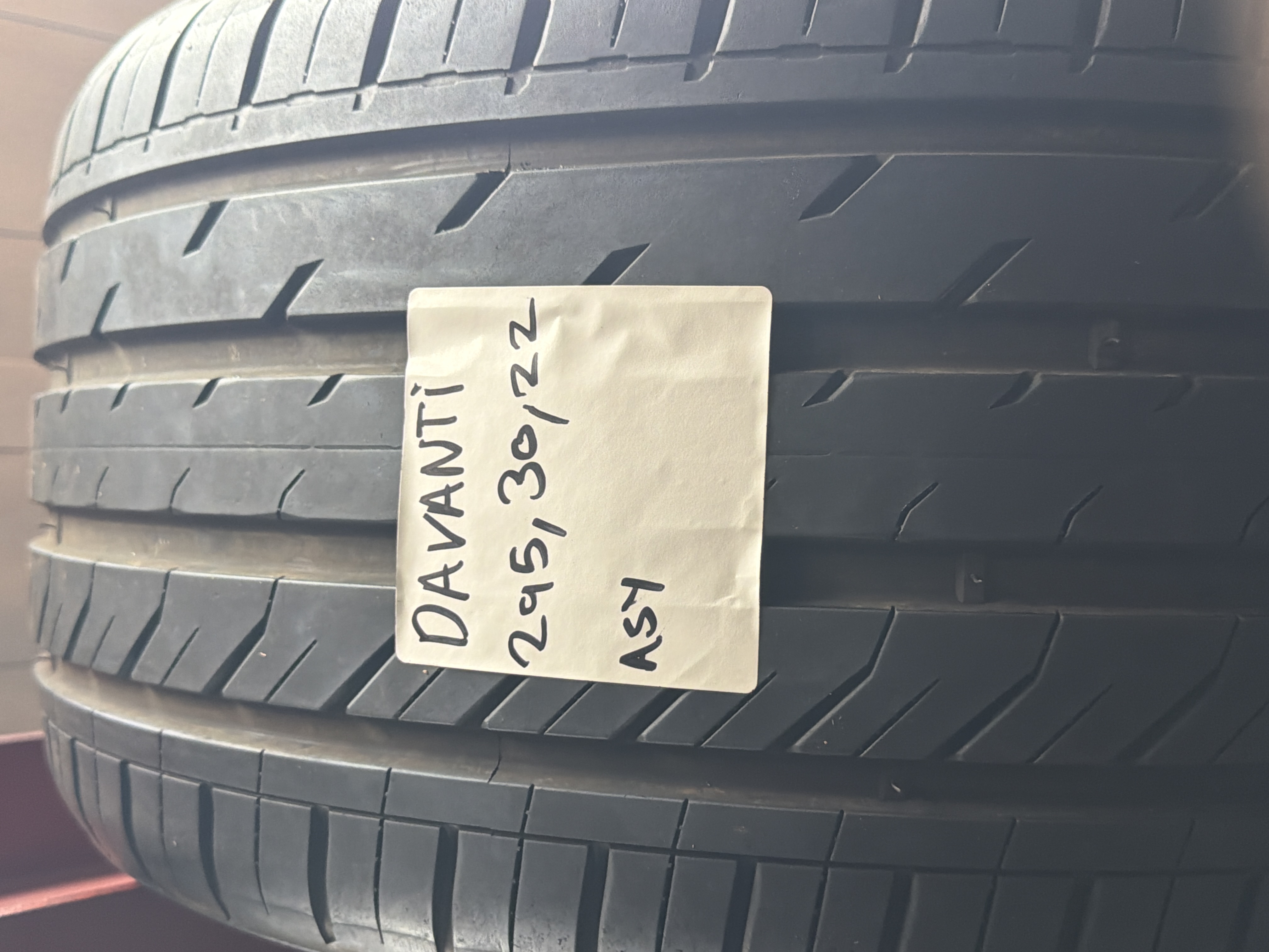 295/30R22 — Davanti DX640