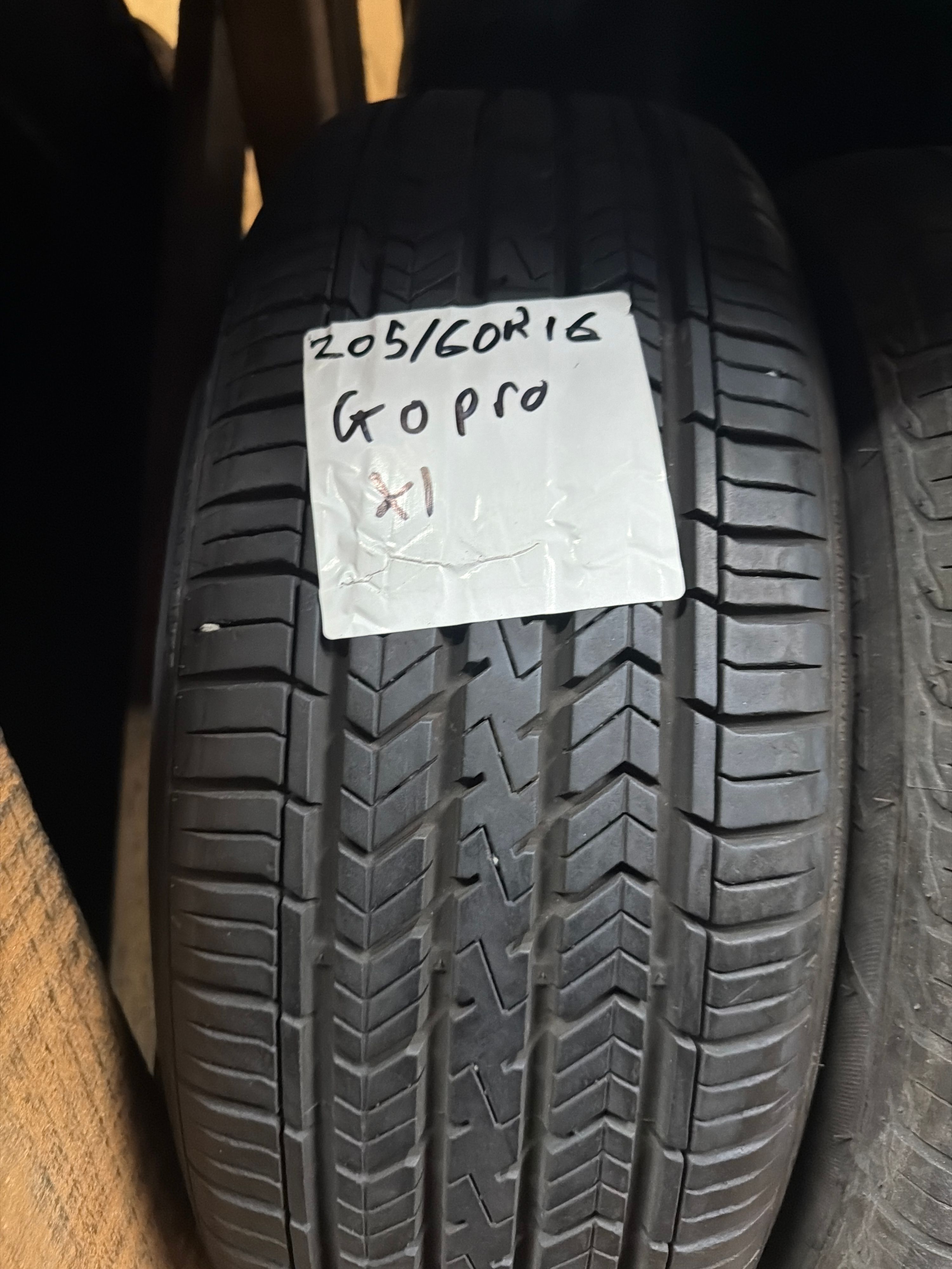 205/60R16 — gopro Entros