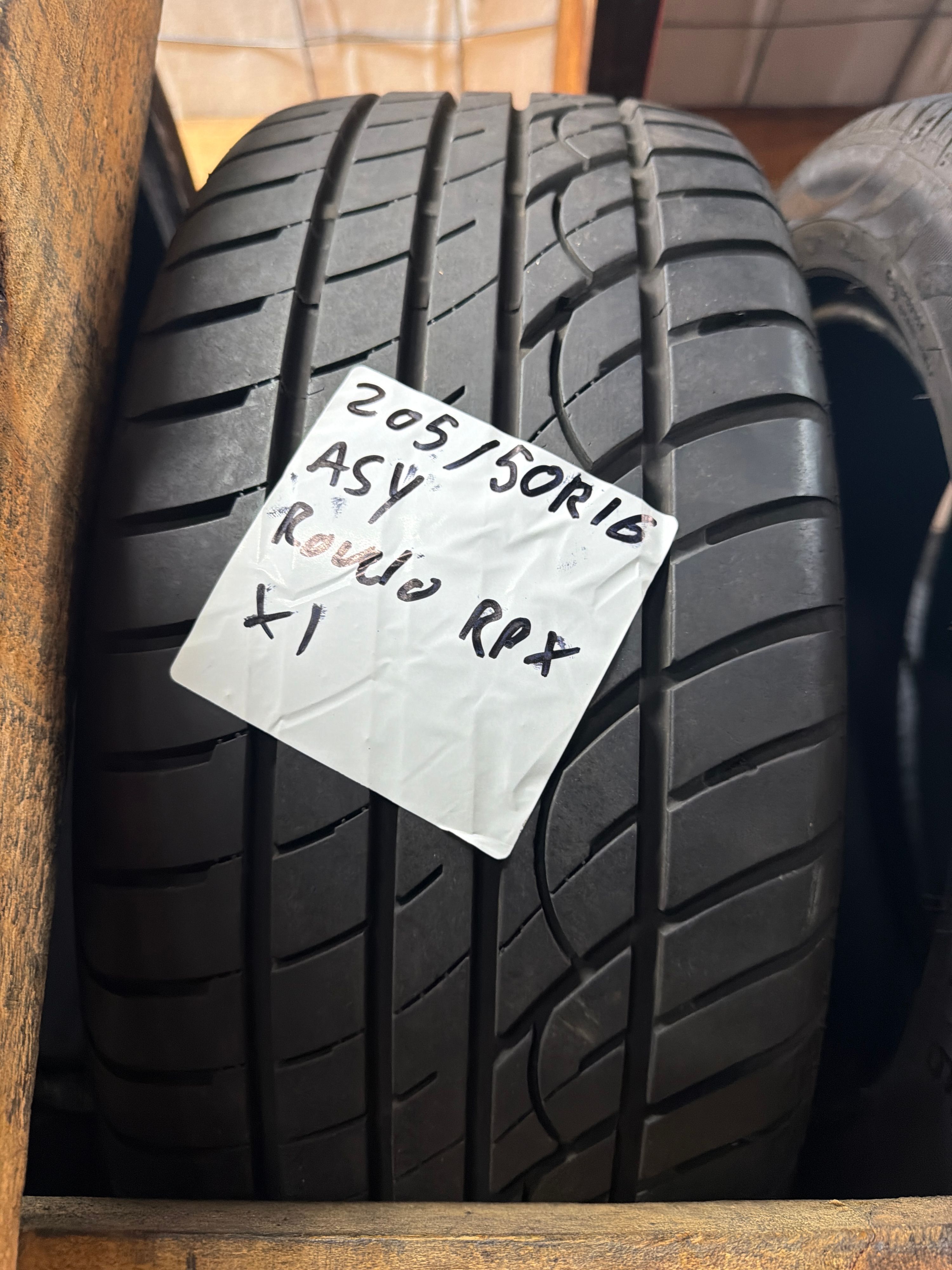 205/50R16 — Rovelo RPX-988