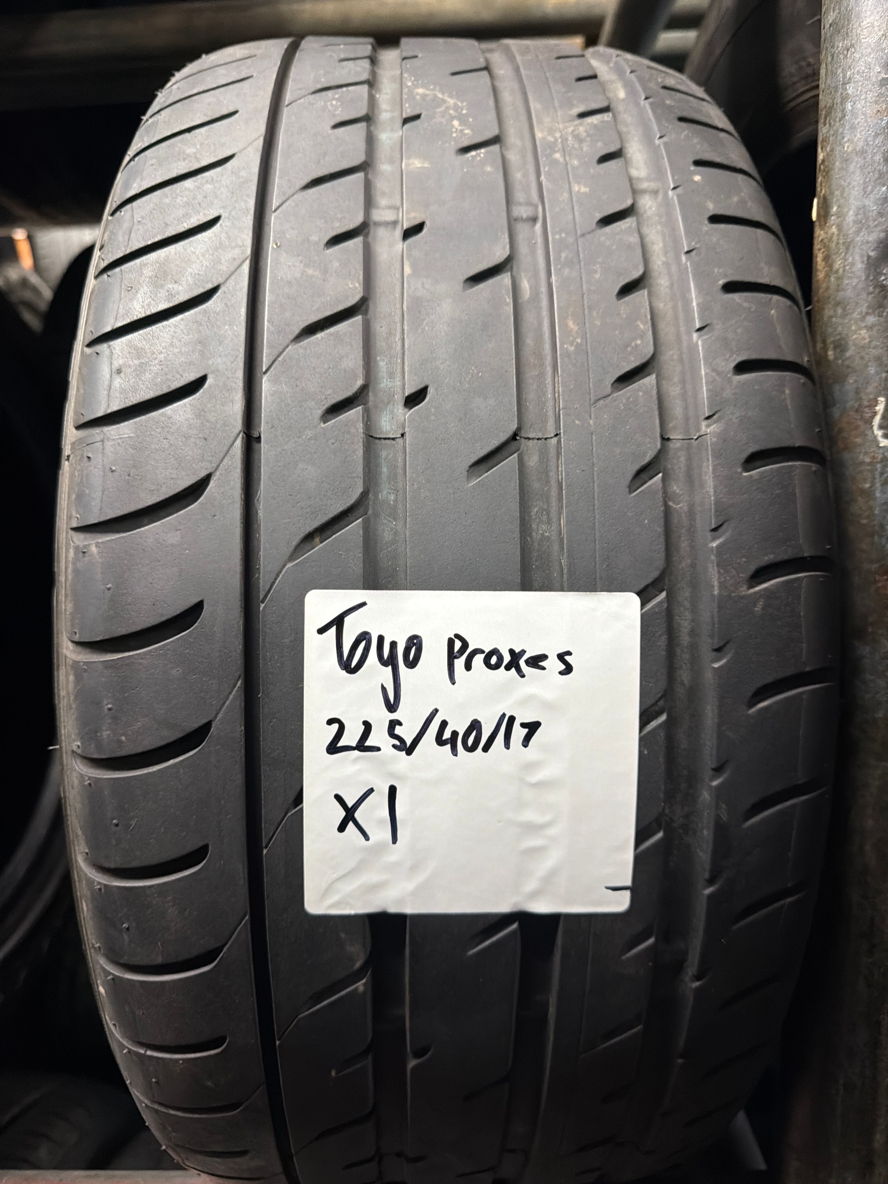 225/40R17 — Toyo Proxes