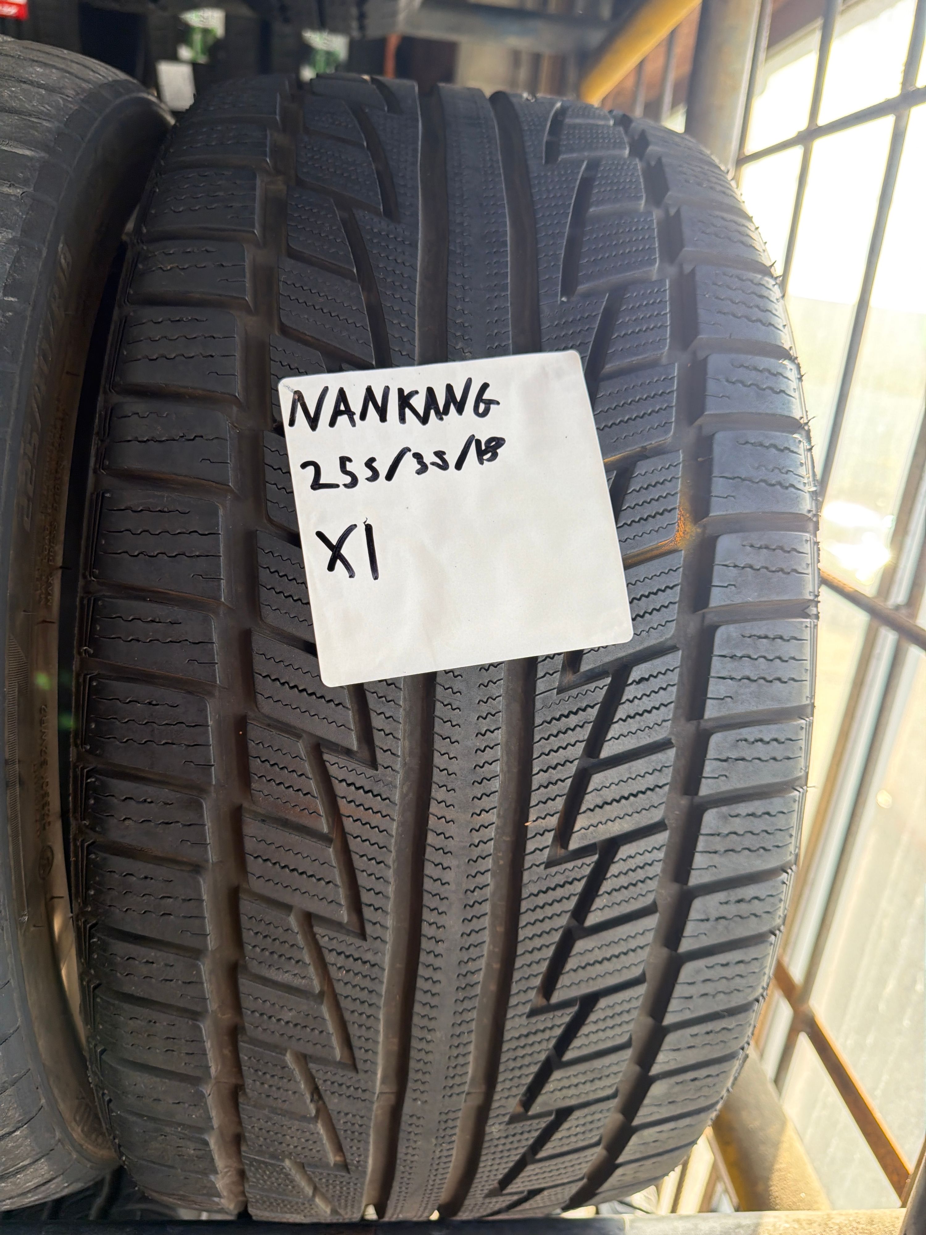 255/35R18 — Nankang SV-2