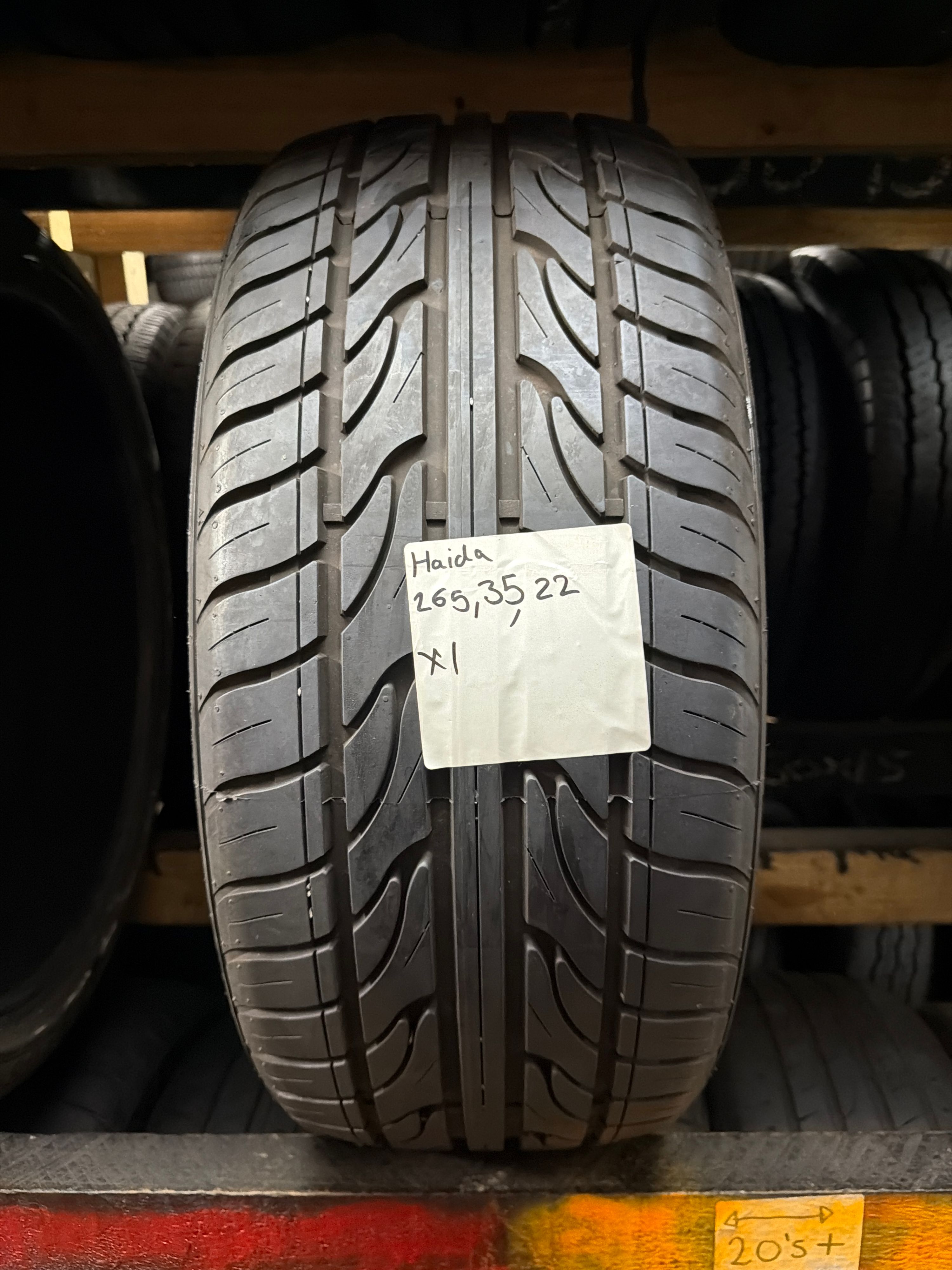 265/35R22 — Haida HD921