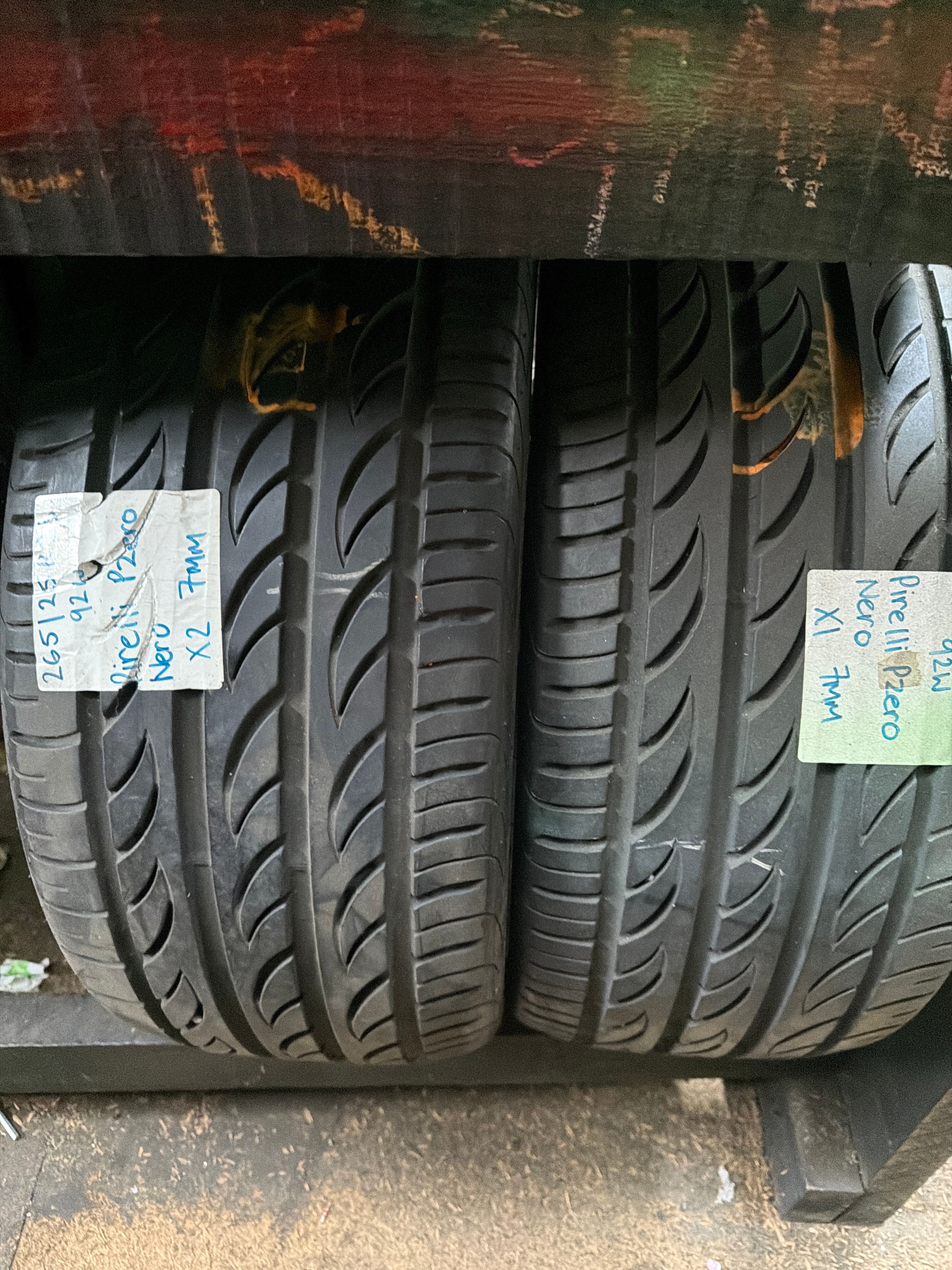 265/25R23 — Pirelli P Zero Nero