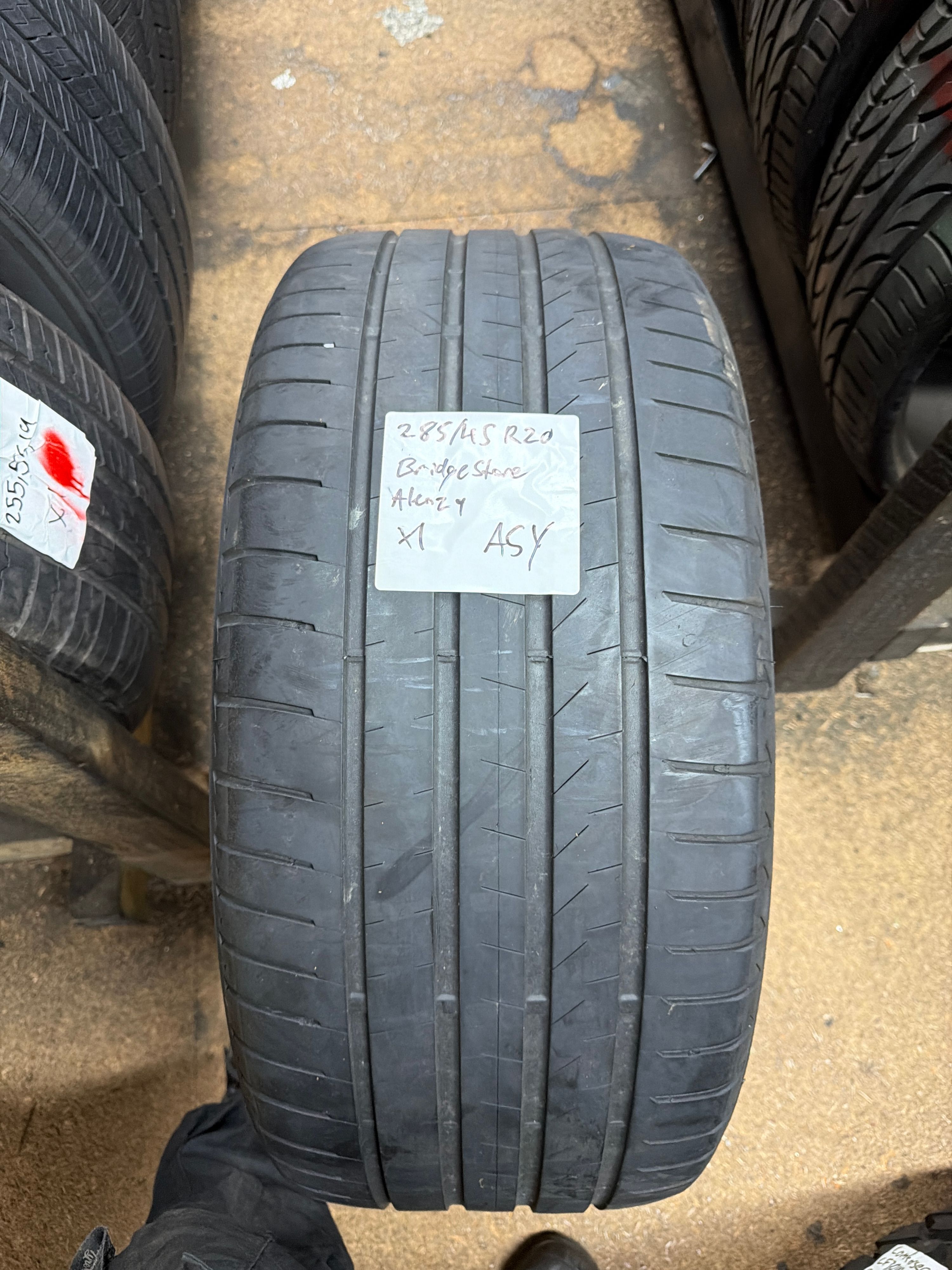 285/45R20 — Bridgestone Alenza