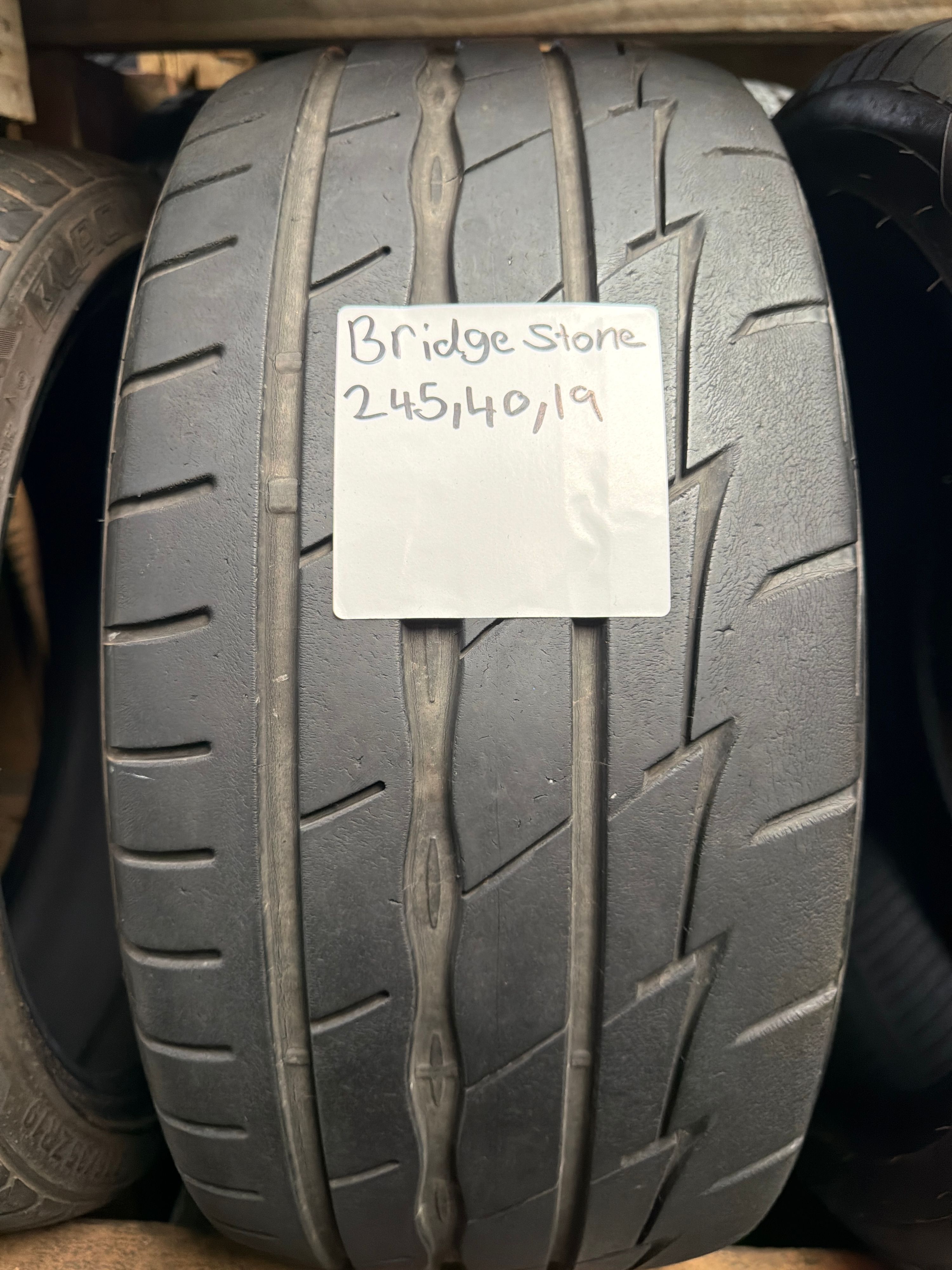 Bridgestone 245/40/19