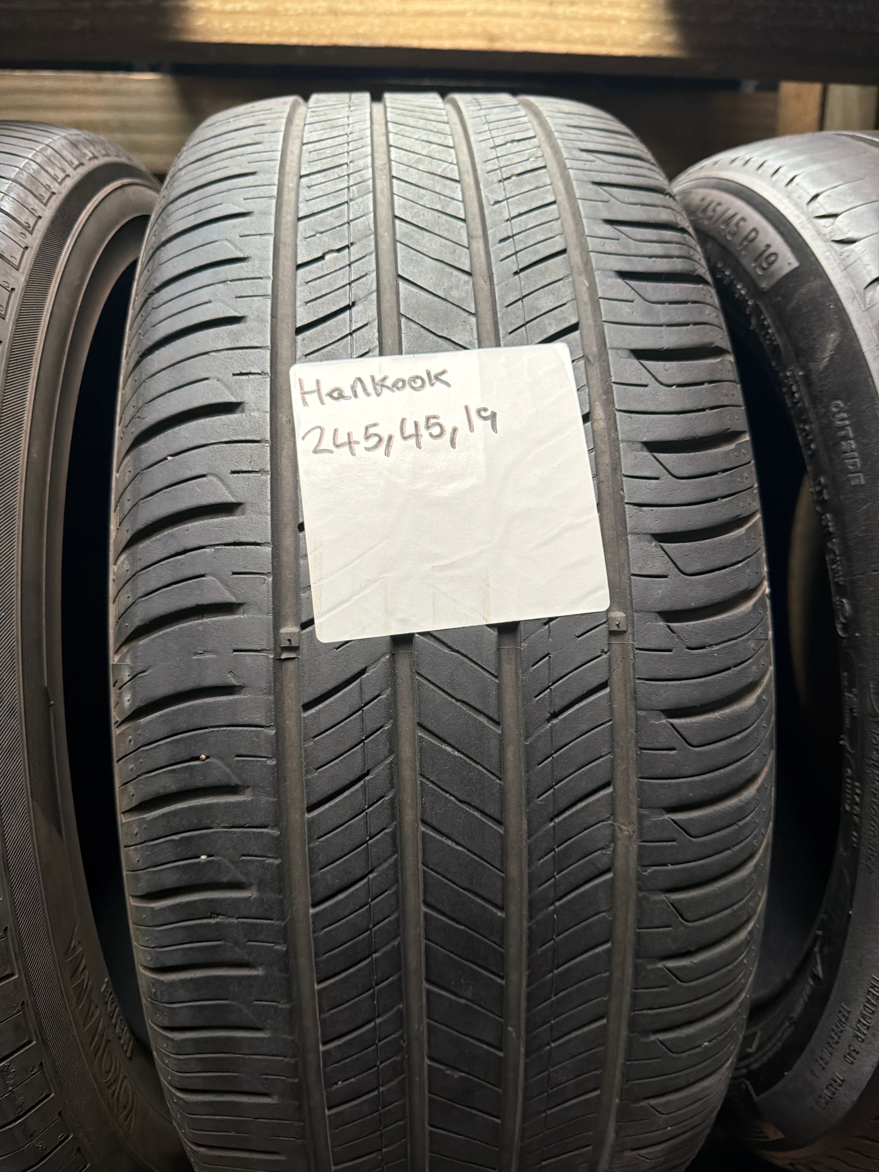 245/45R19 — Hankook Kinergy GT