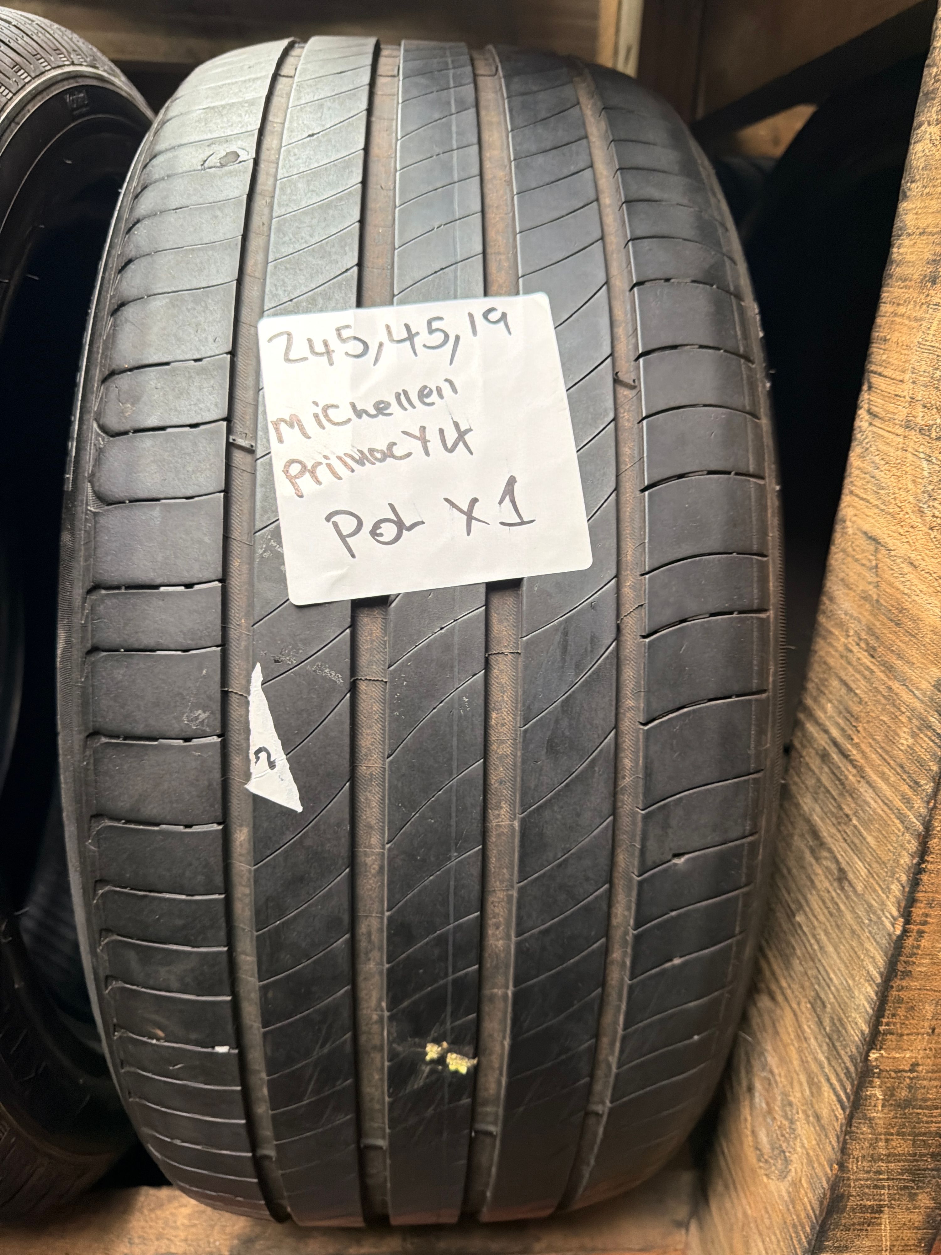 245/45R19 — michelin Primacy 4 POL