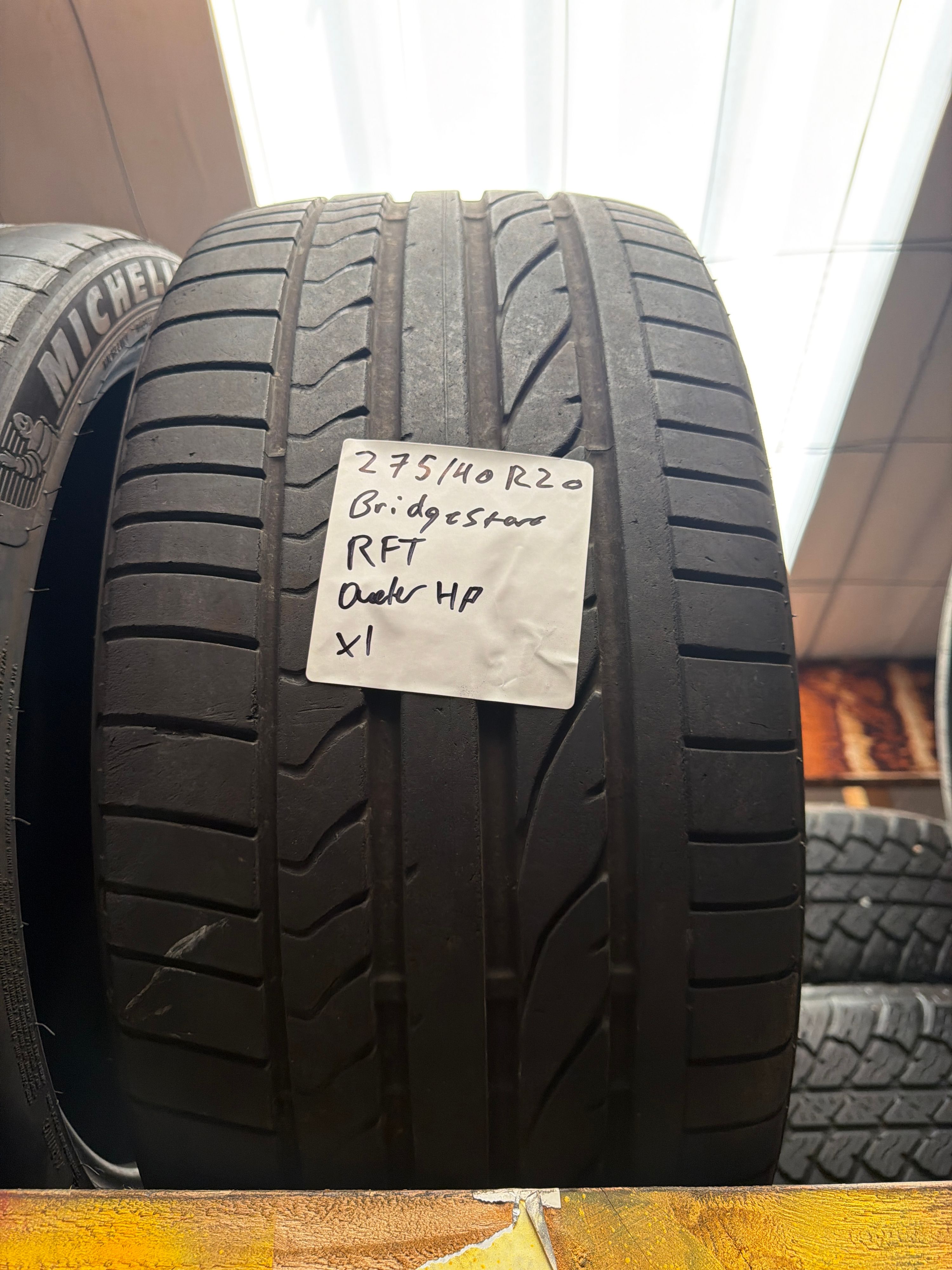 275/40R20 — Bridgestone Dueler HP