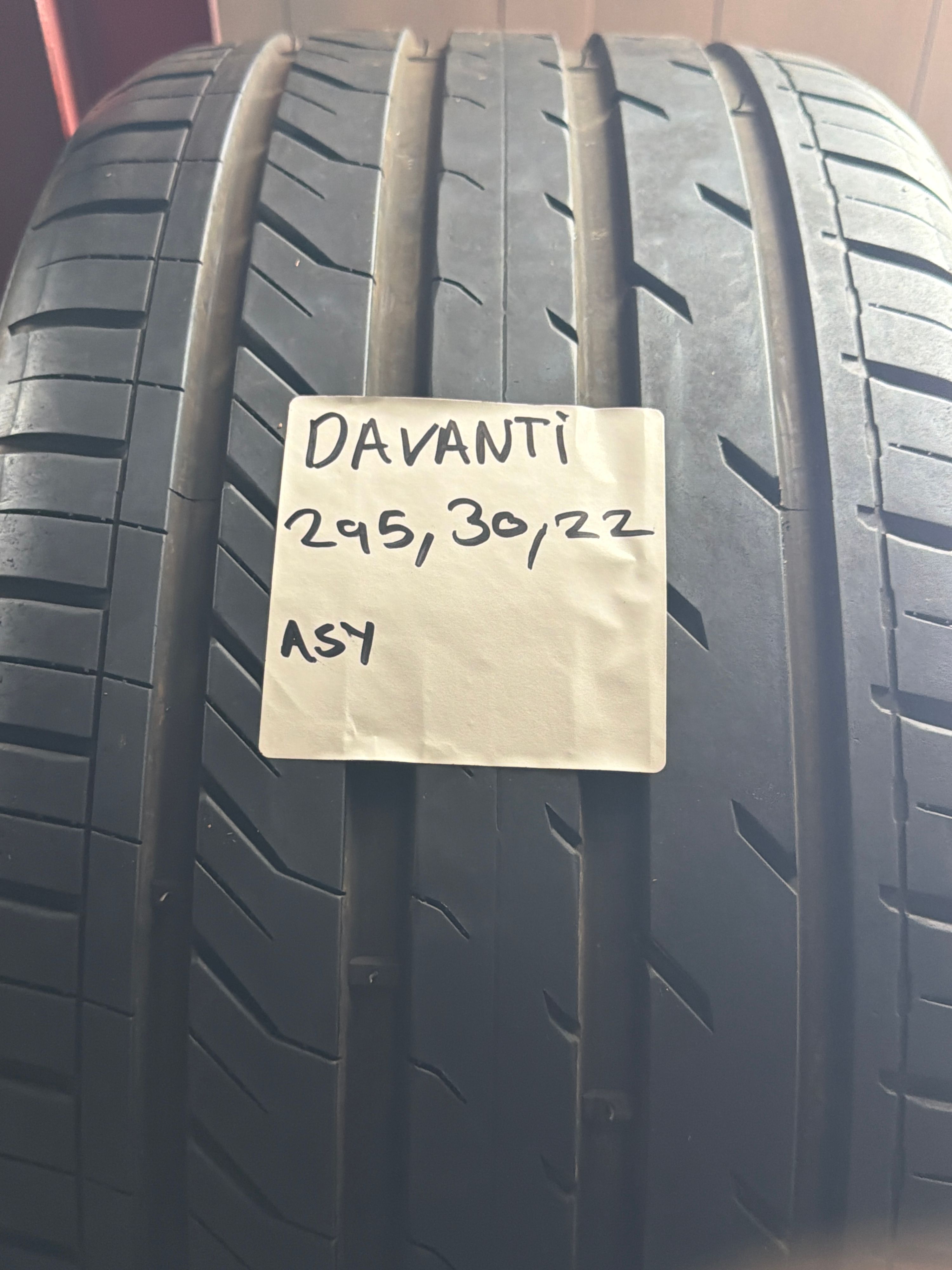 295/30R22 — Davanti DX640