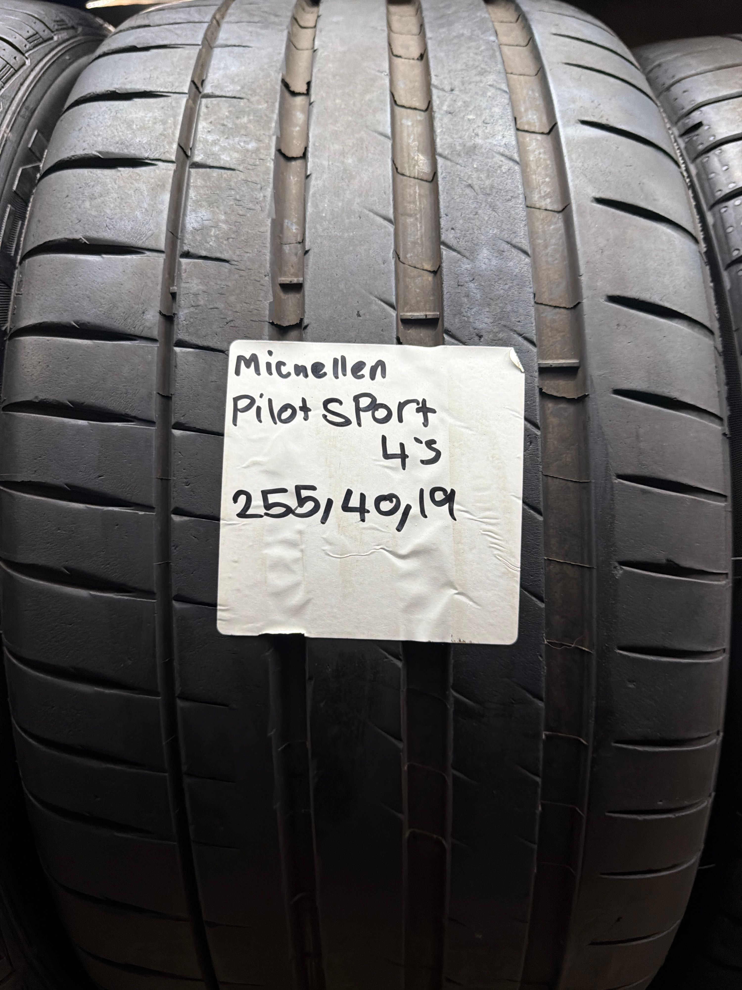 255/40R19 — Michelin Pilot Sport 4S