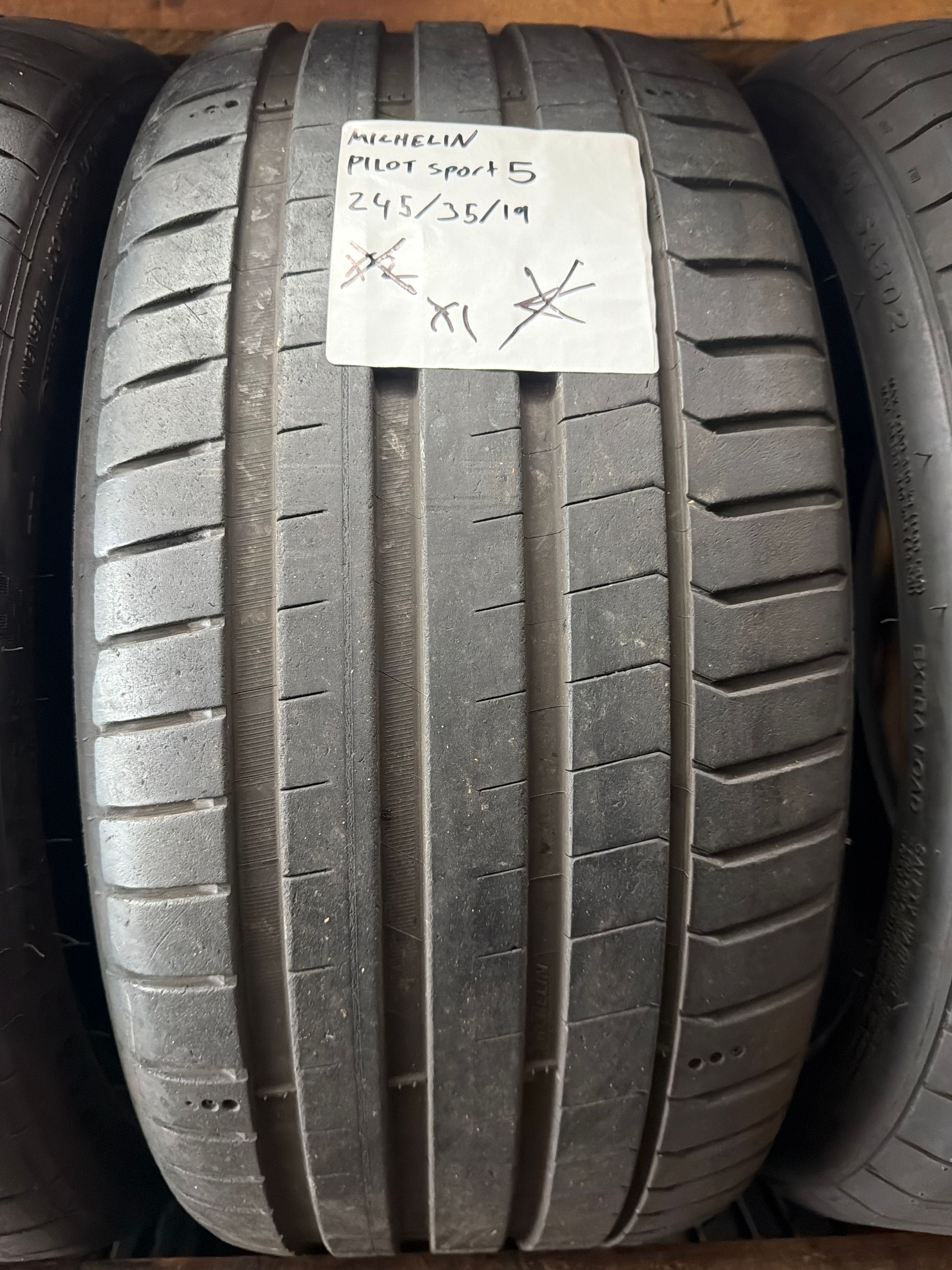 245/35R19 — Michelin Pilot Sport 5