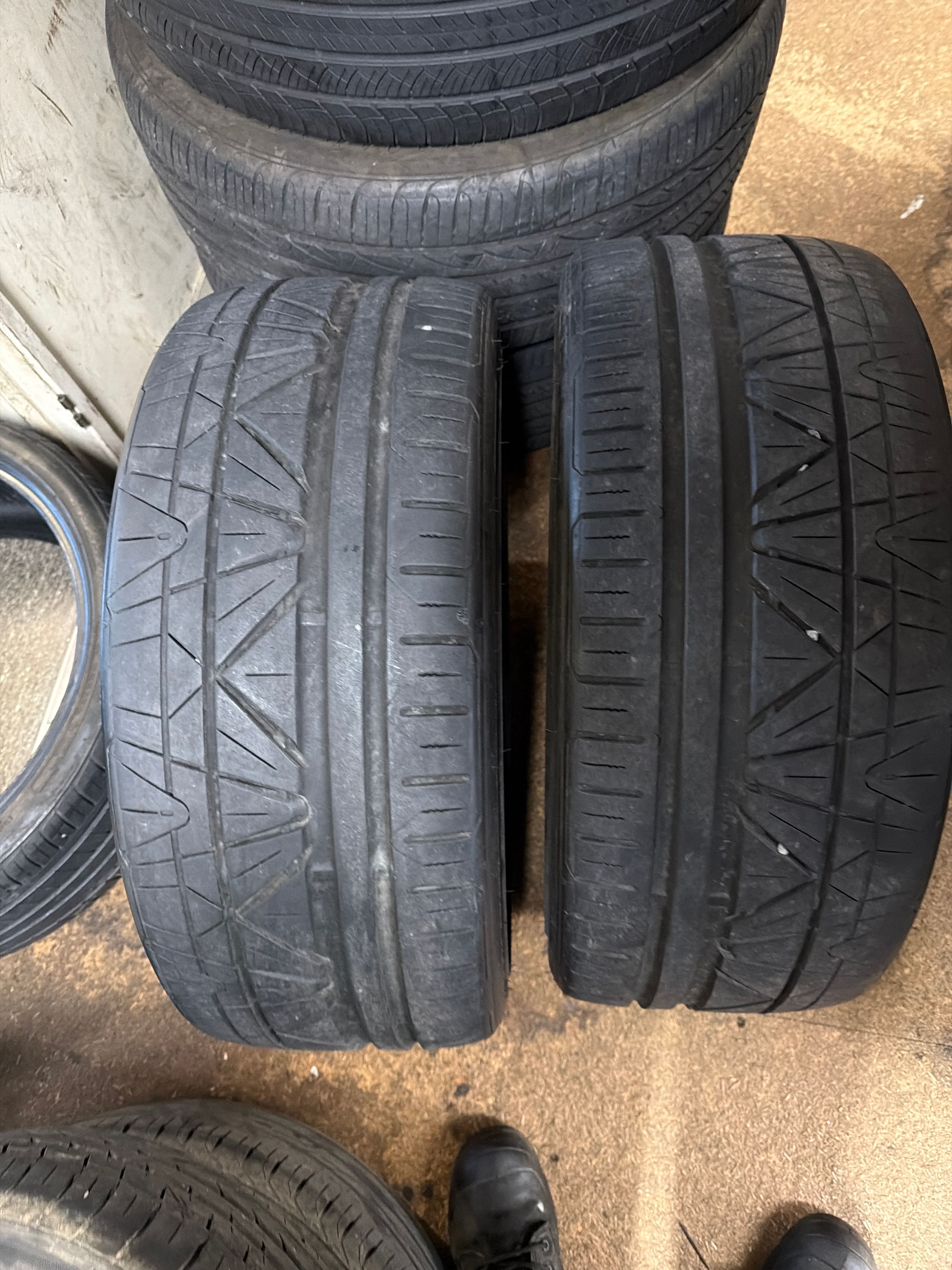 245/35R20 — Nitto Invo