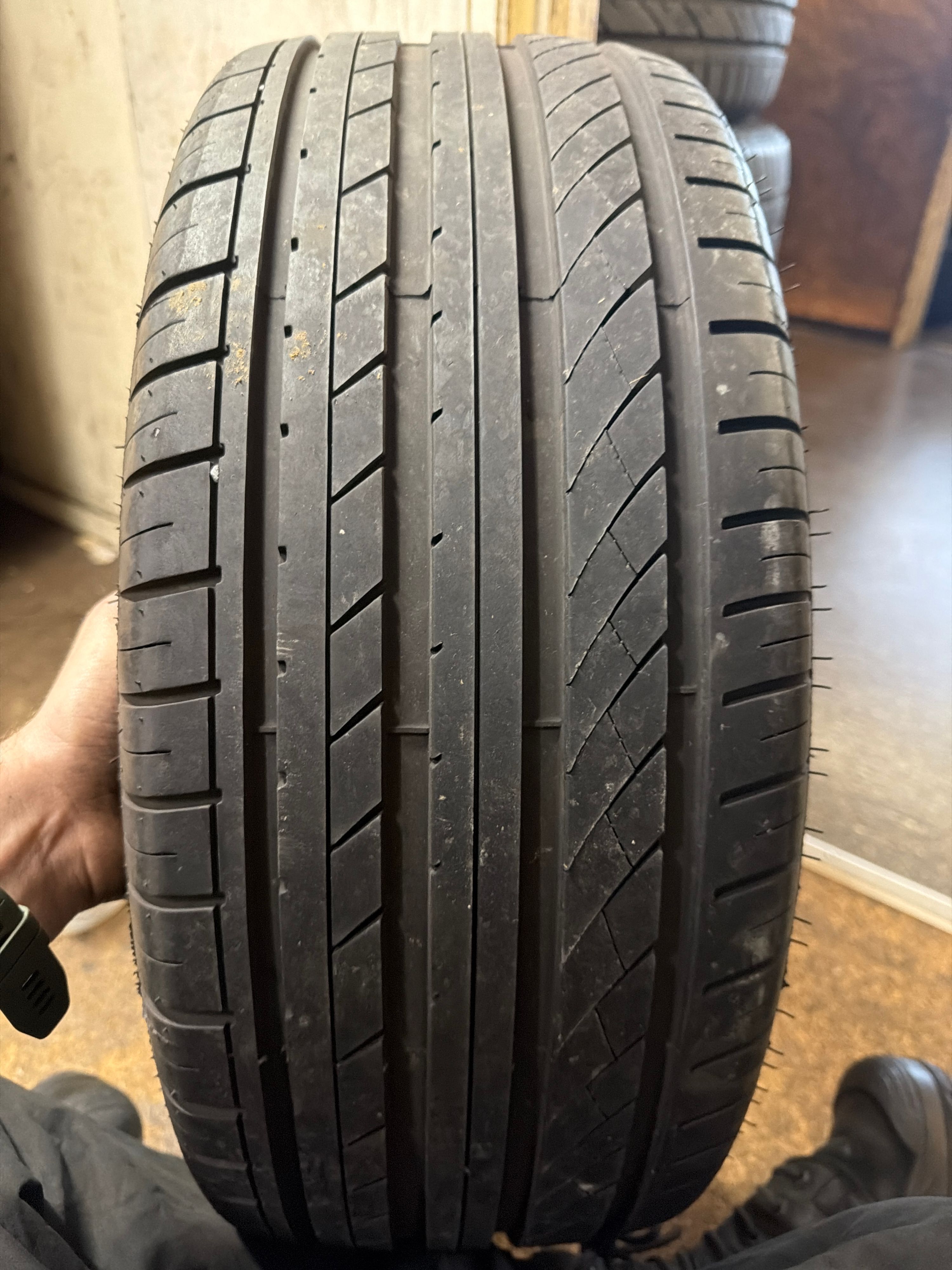 225/45R17 — HiFly HP805