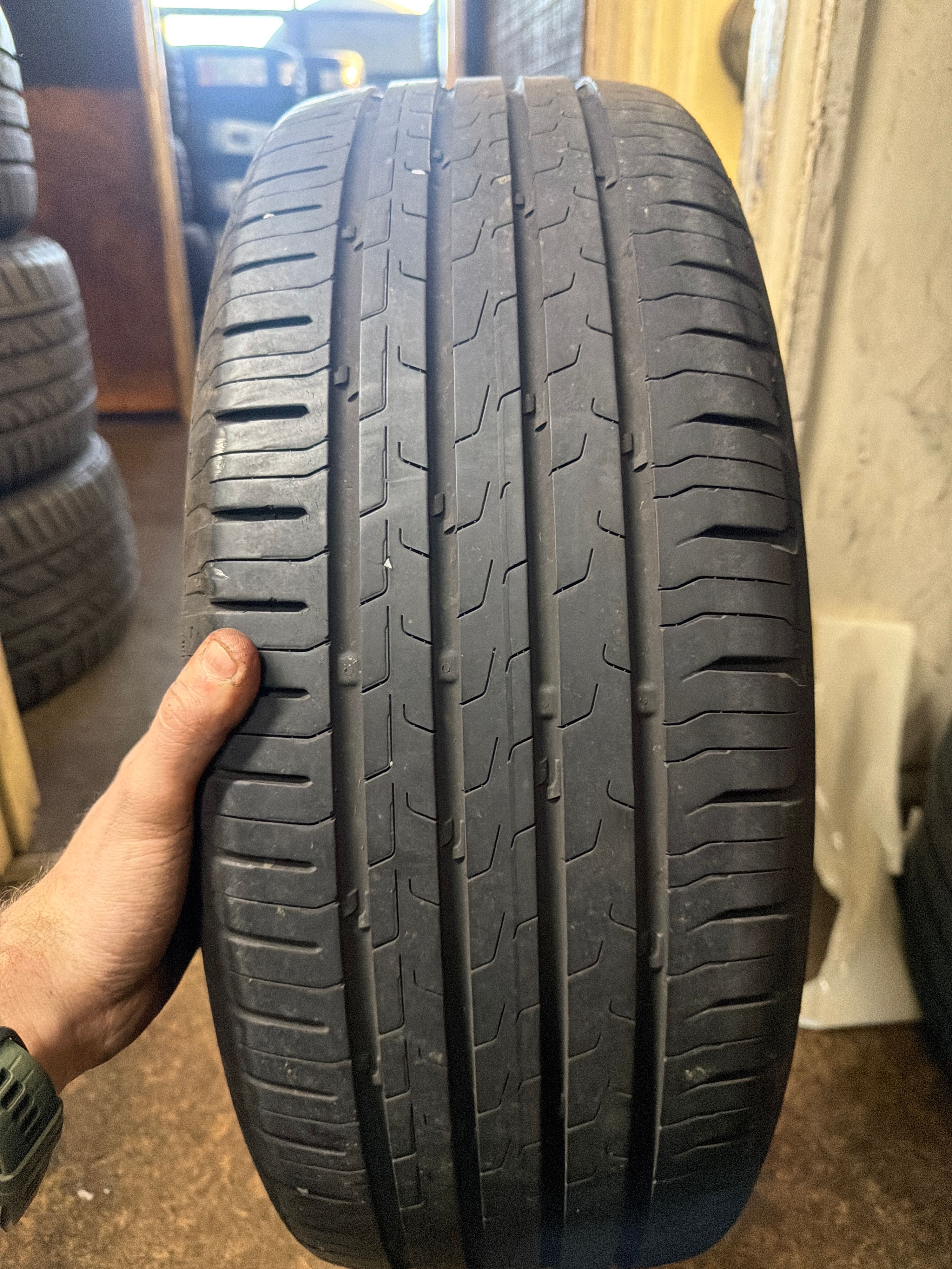 215/55R17 — Continental eContact