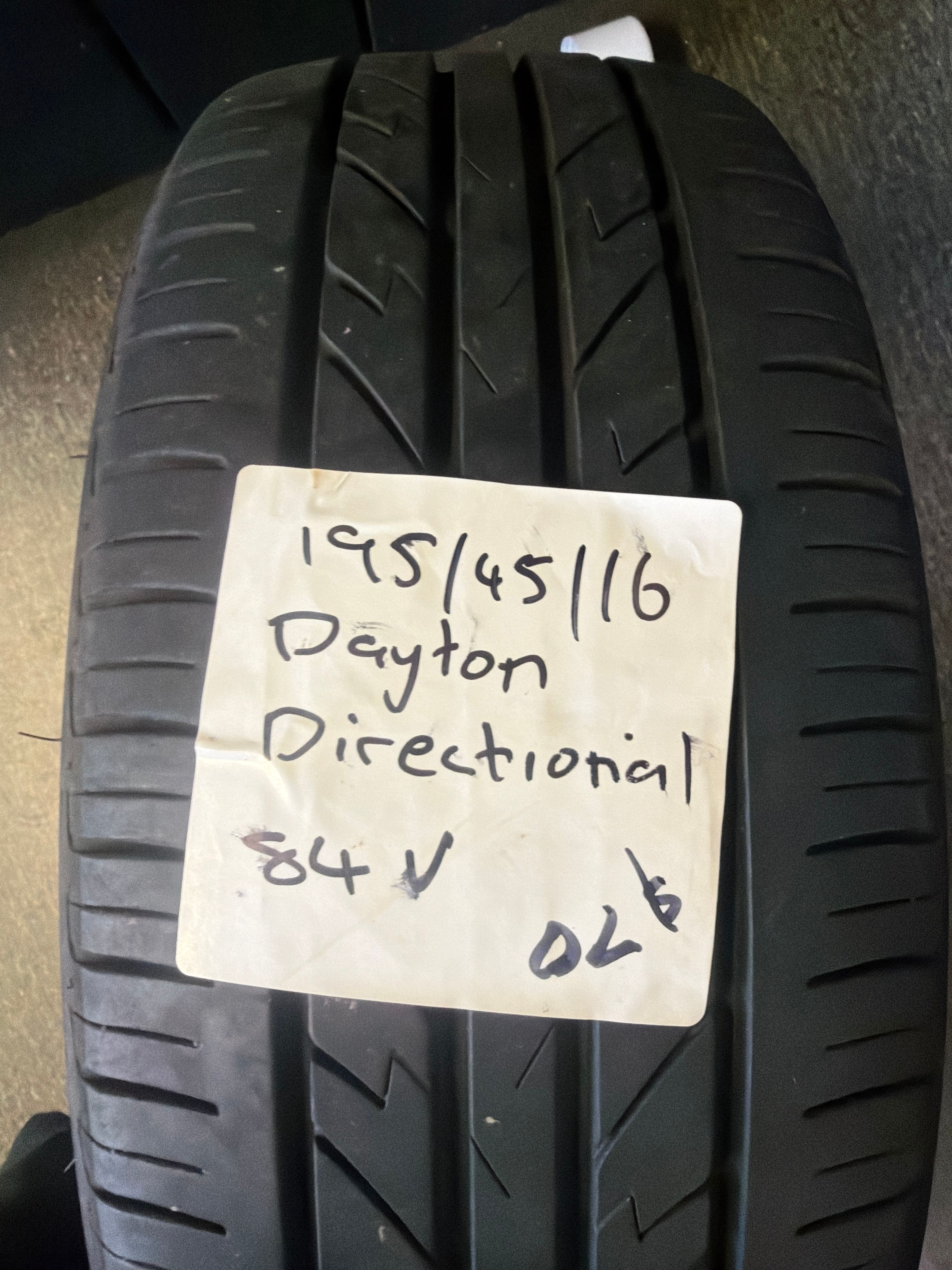 195/45R16 — Dayton DT30