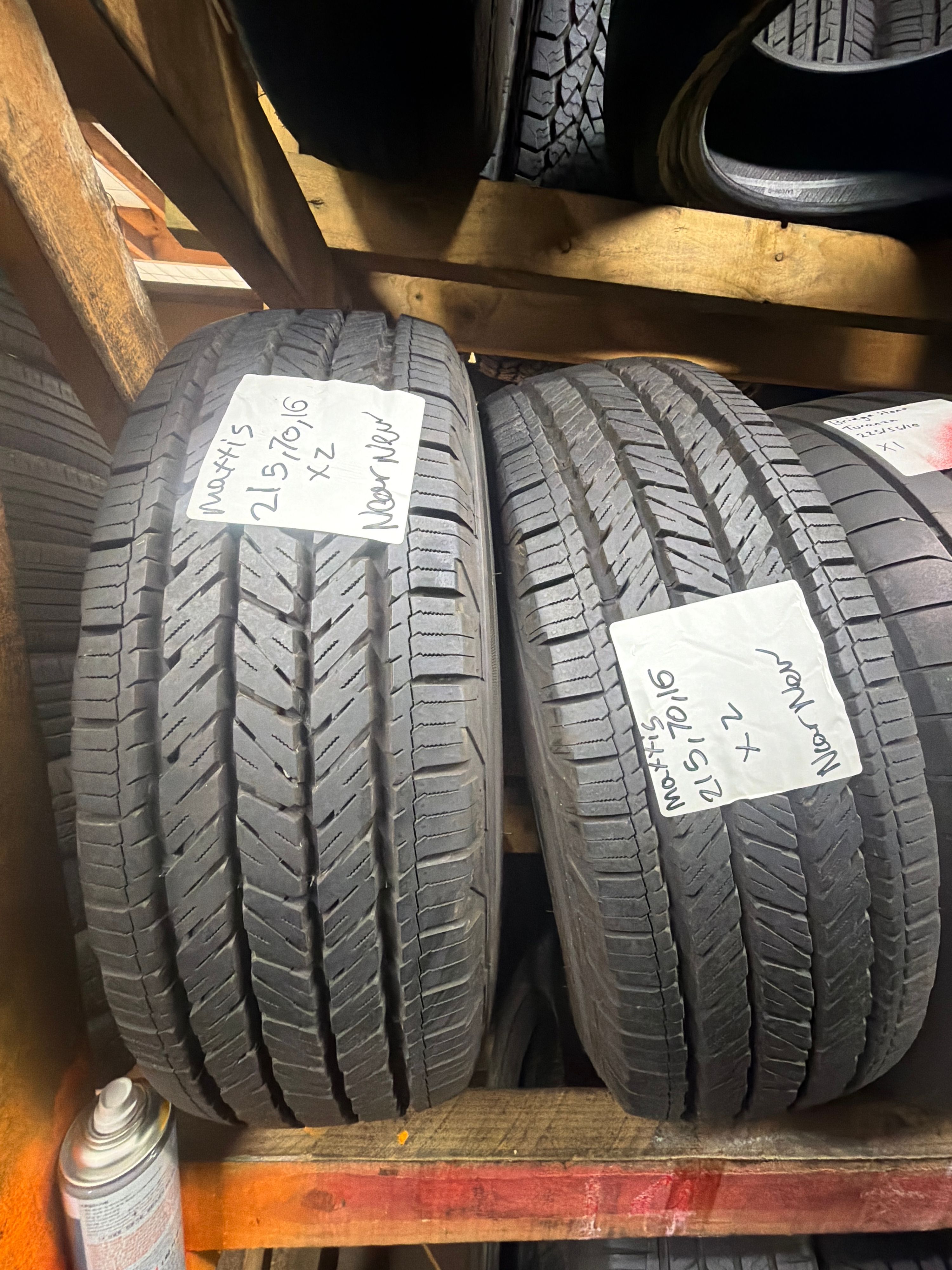215/70R16 — Maxxis RAZR