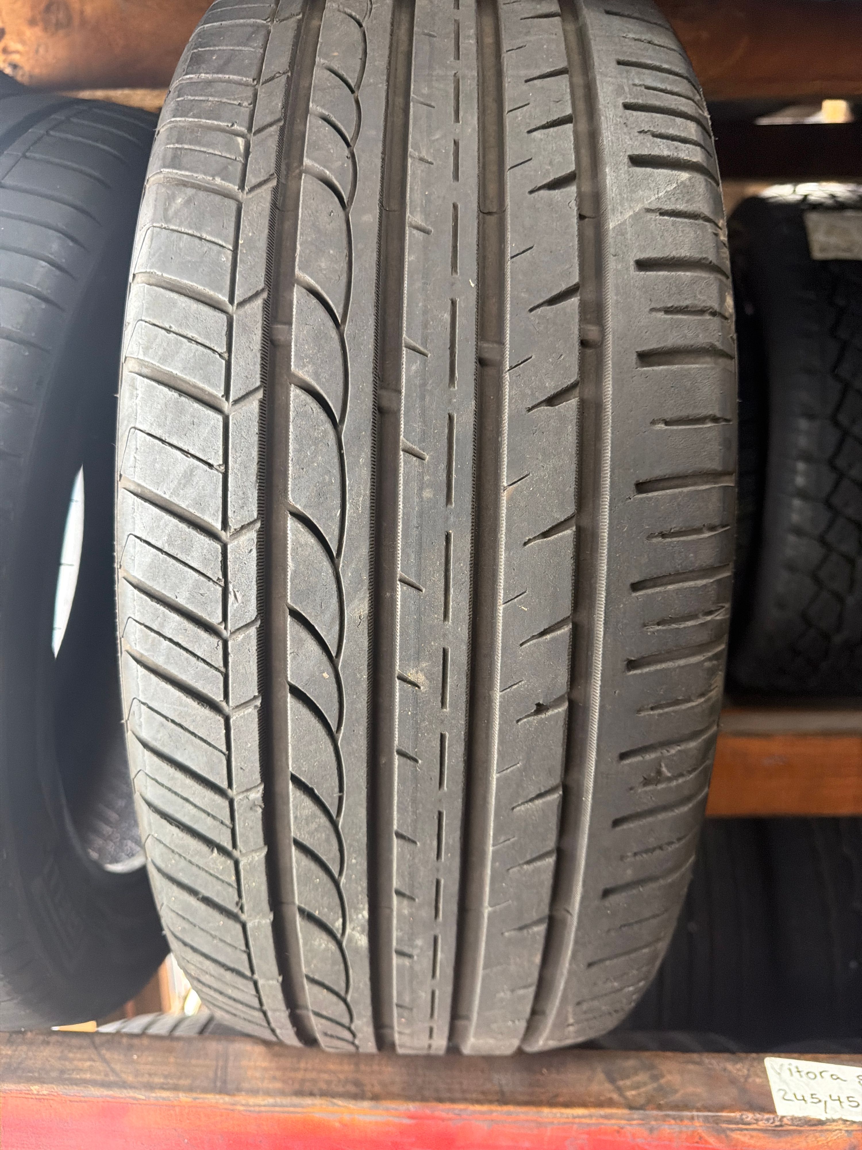 235/45R19 — Blackhawk Street-H