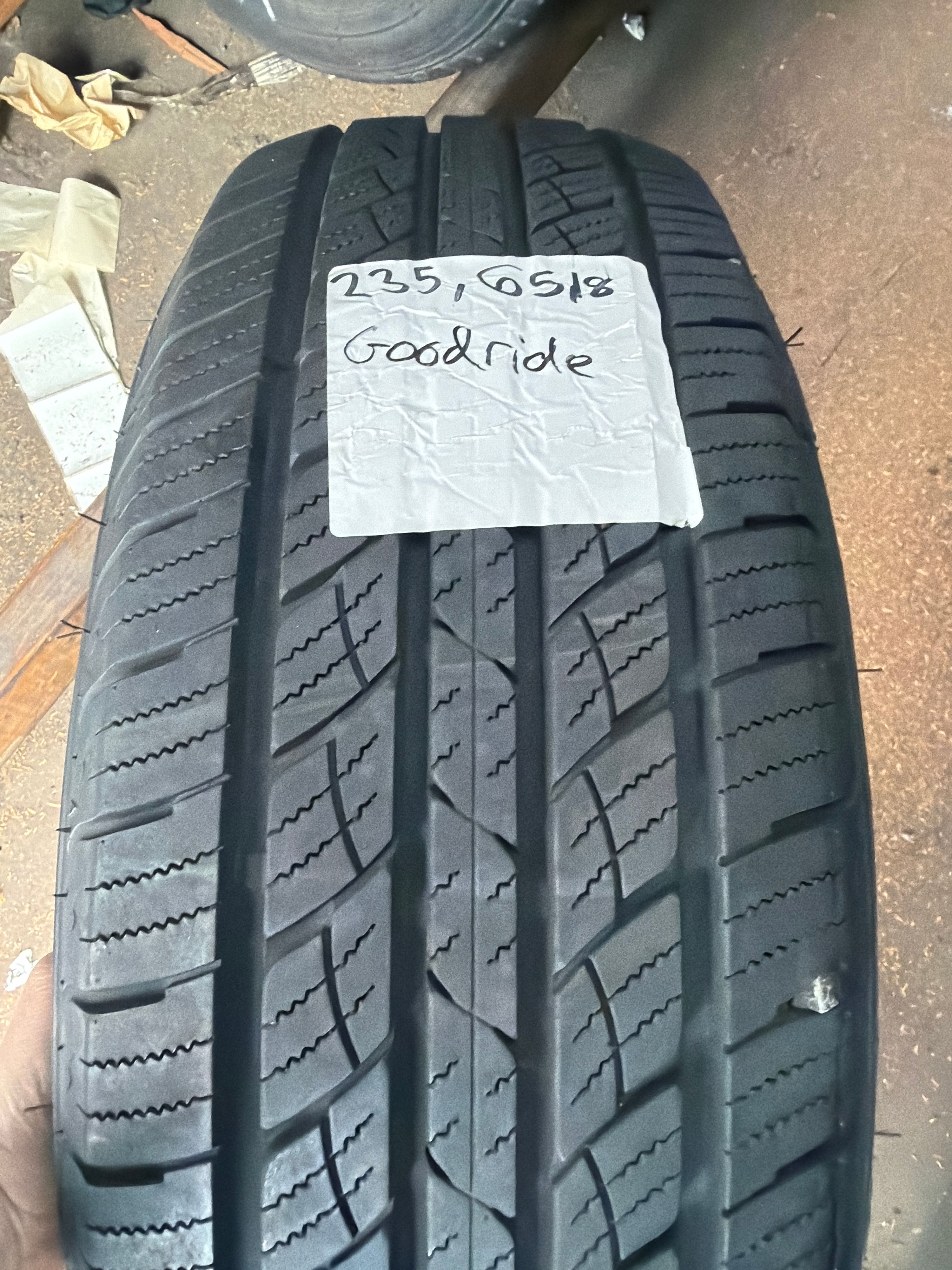 235/65R18 — Goodride SU318 HT