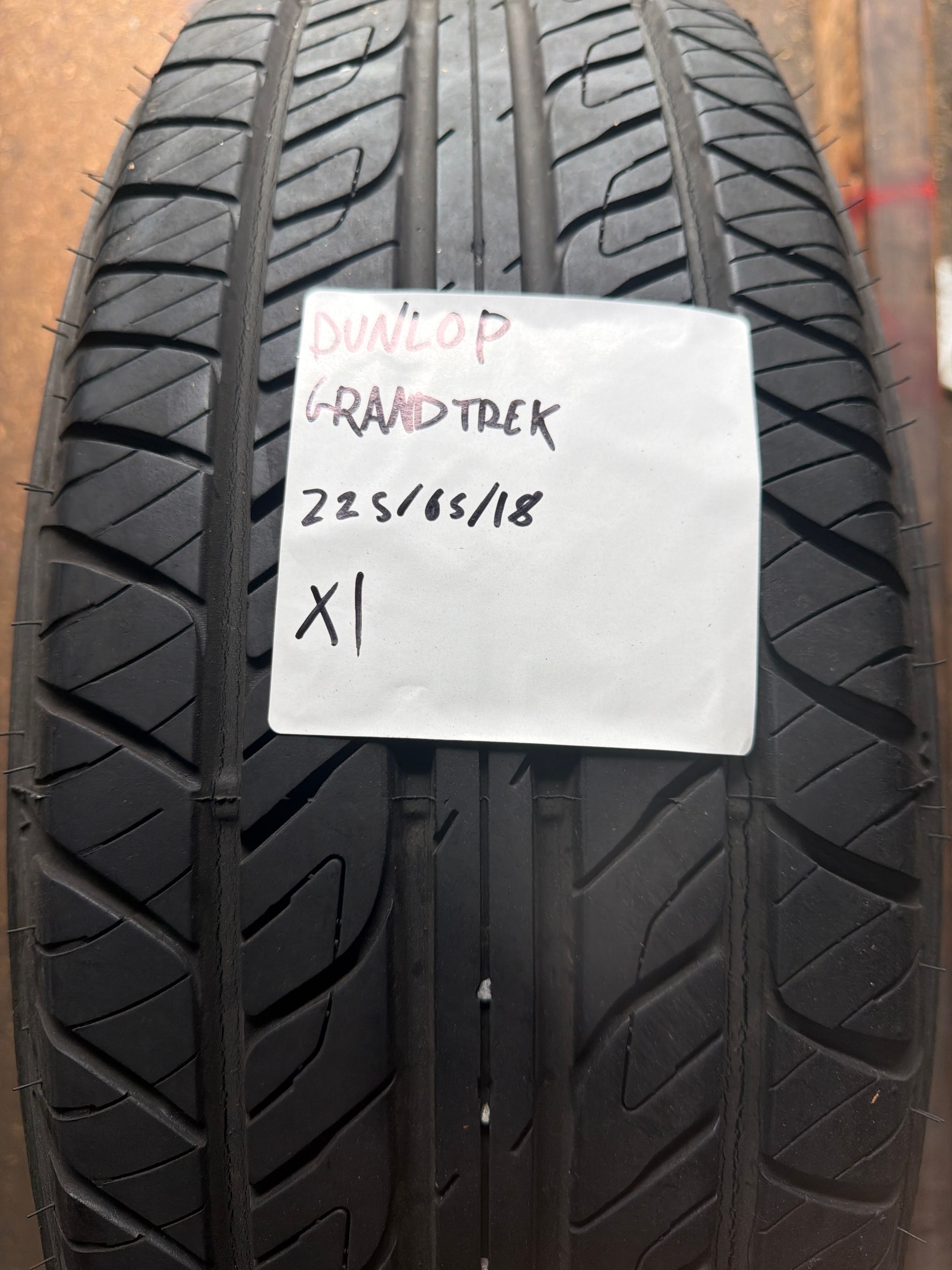 225/65R18 — Dunlop Grandtrek PT2