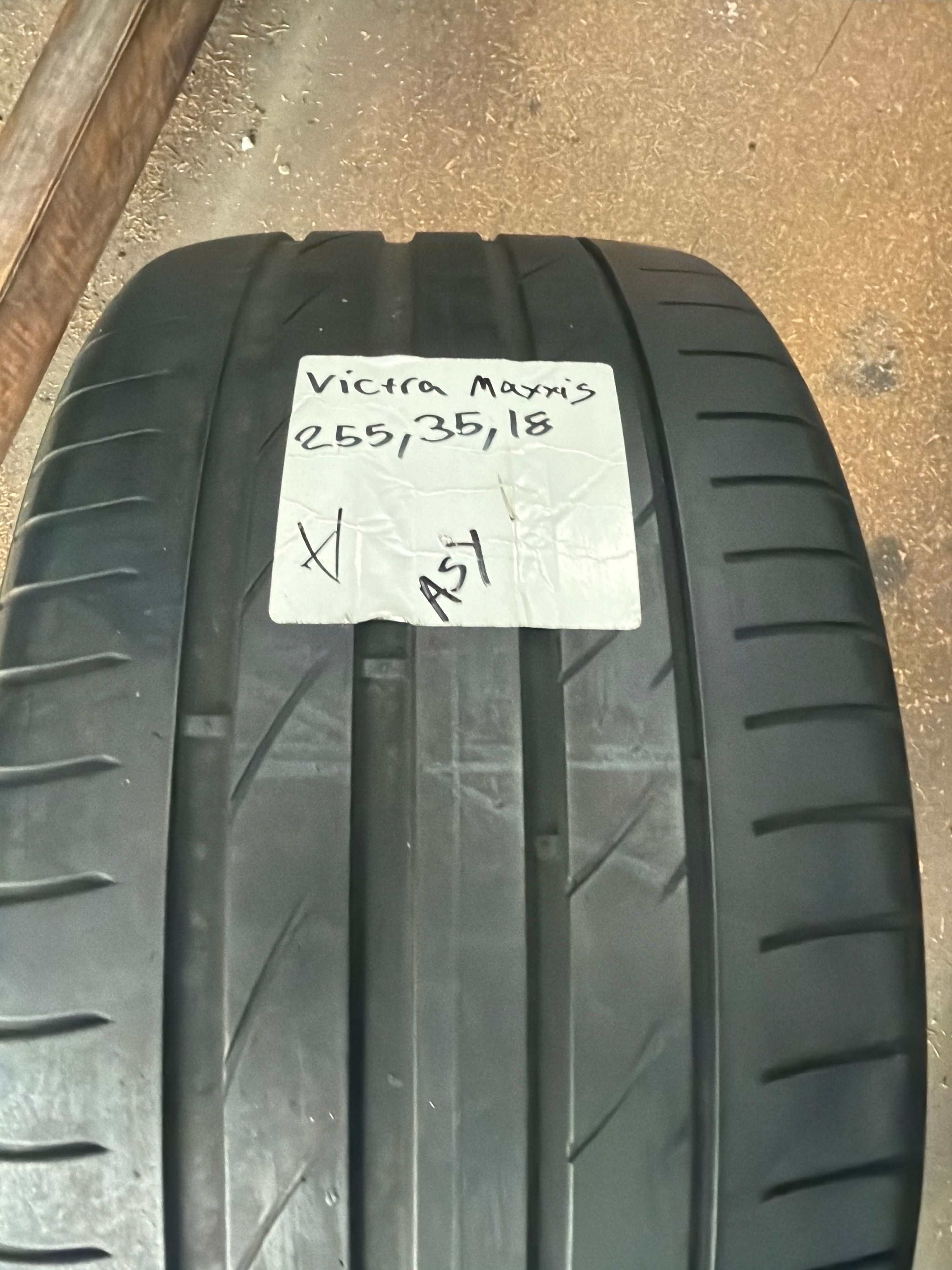 255/35R18 — Maxxis Victra Sport 5