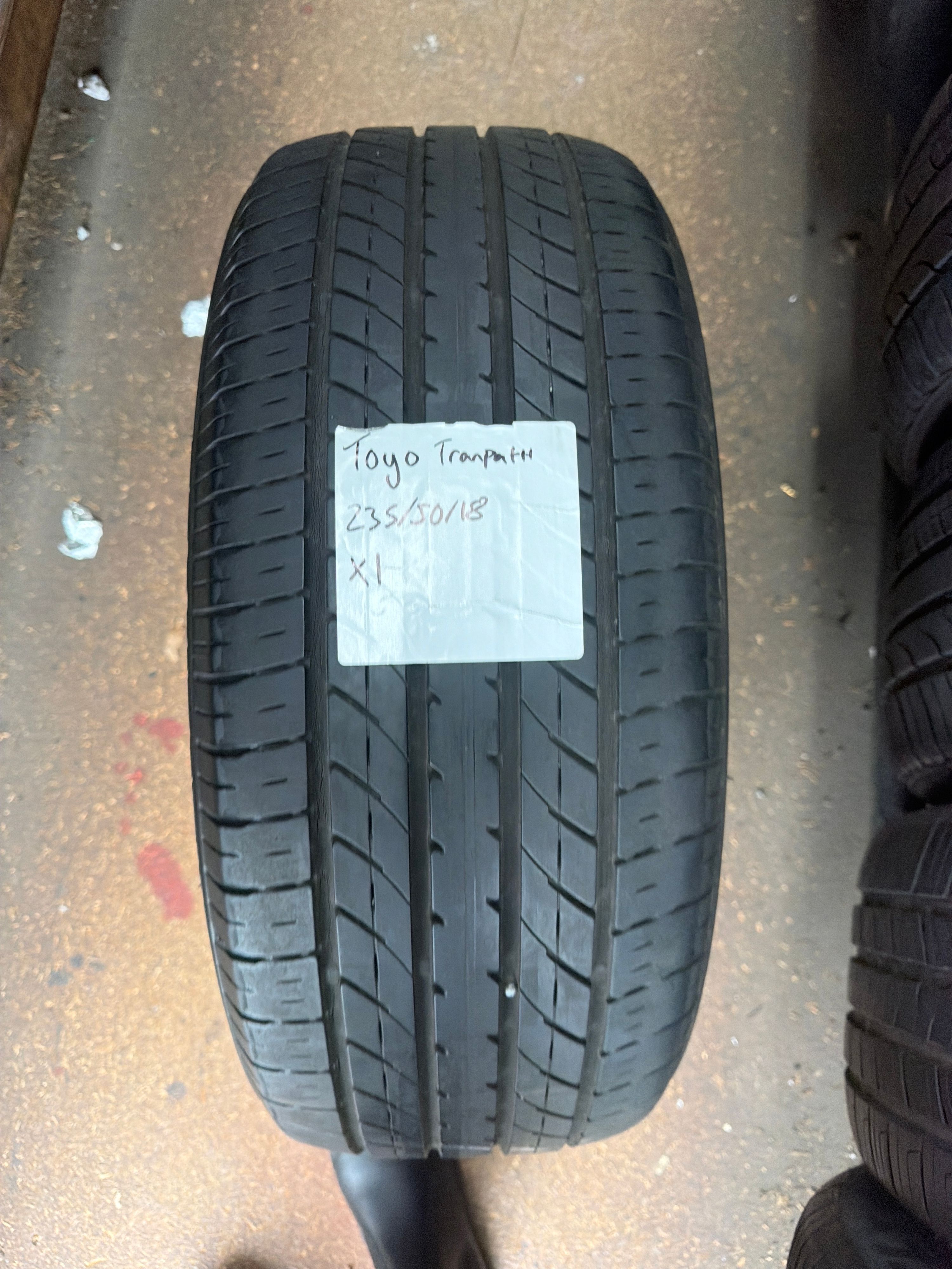 235/50R18 — Toyo Tranpath R30
