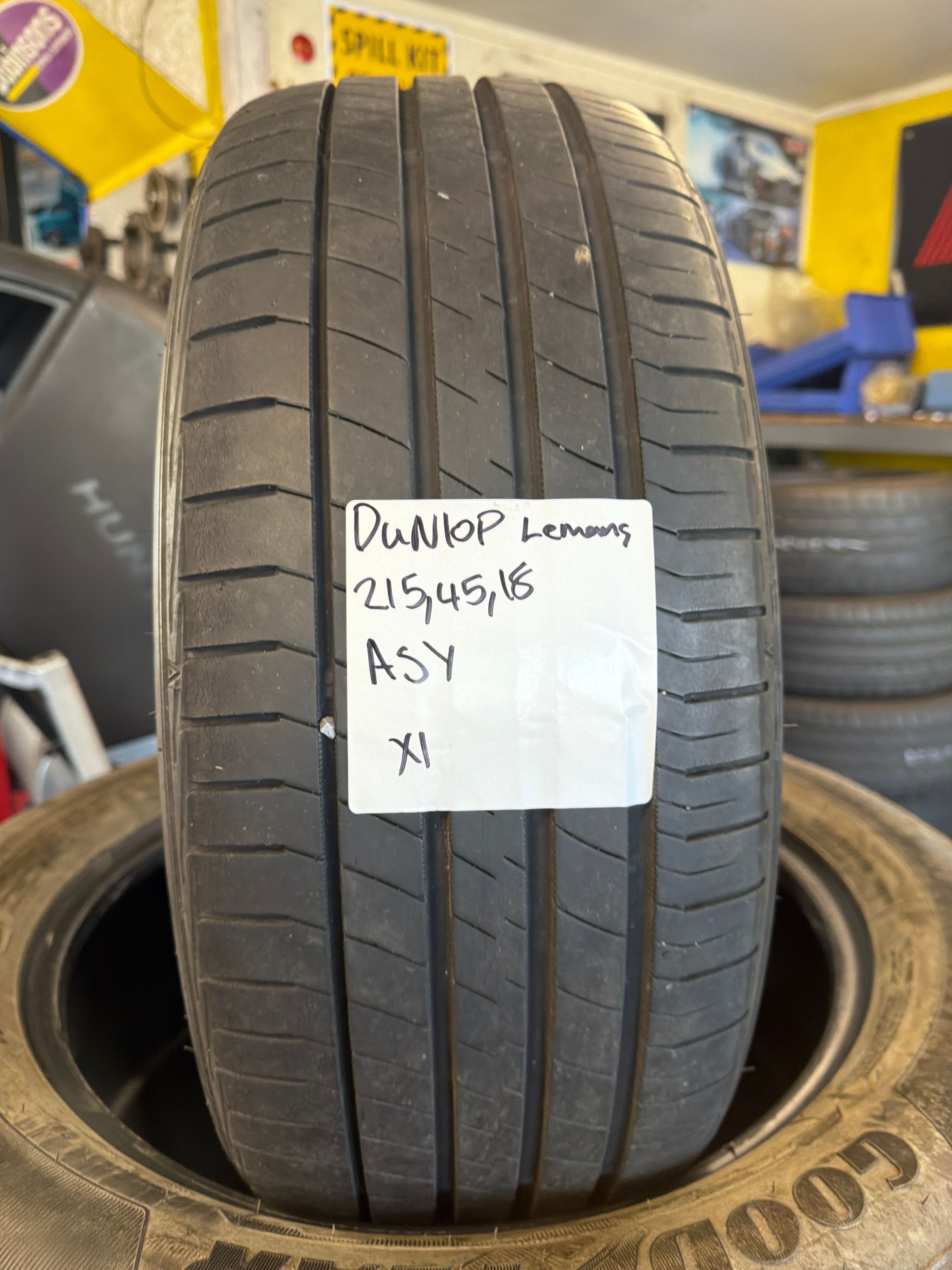 215/45R18 — Dunlop Le Mans V
