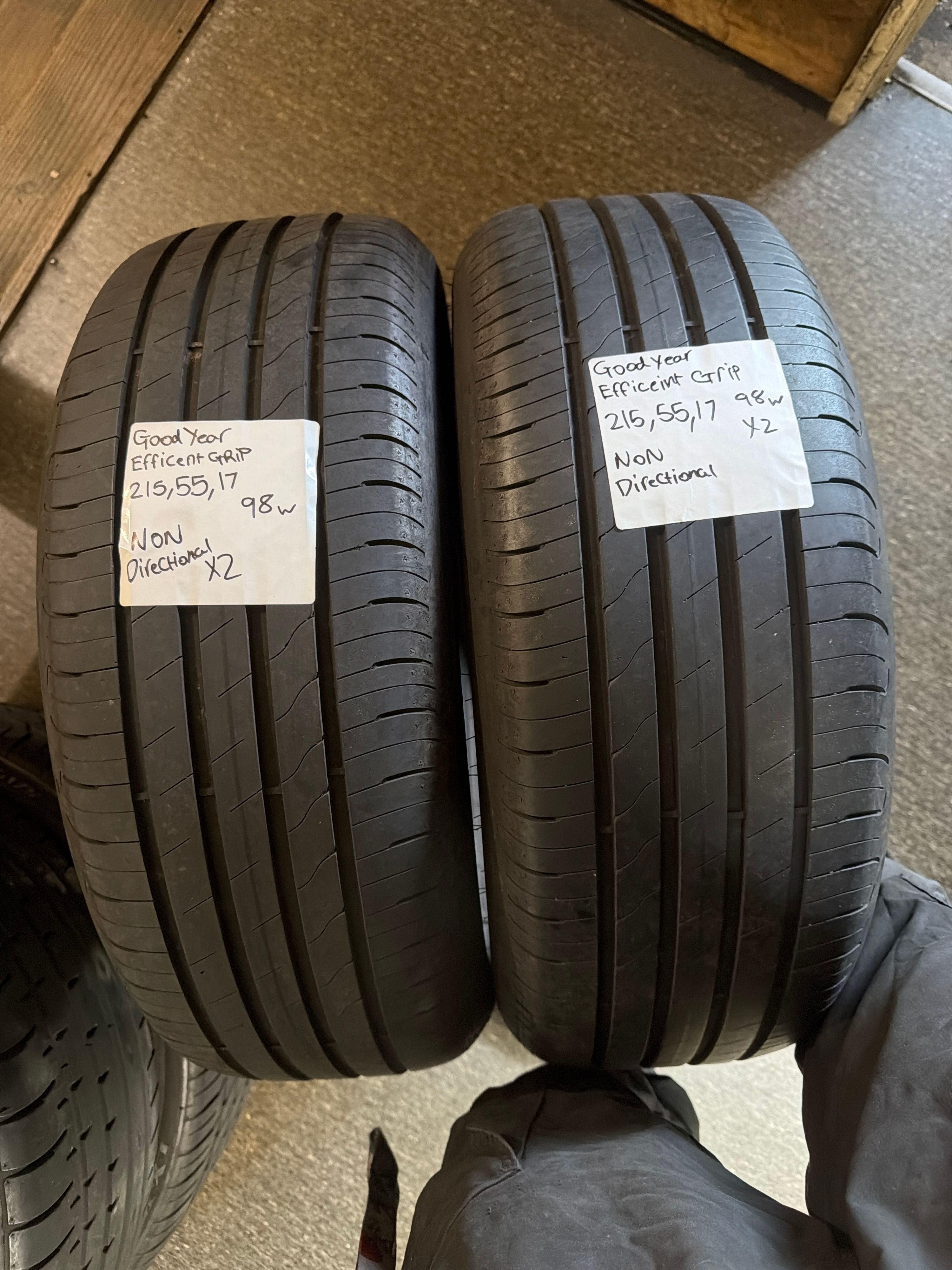 215/55R17 — Goodyear EfficientGrip Performance 2