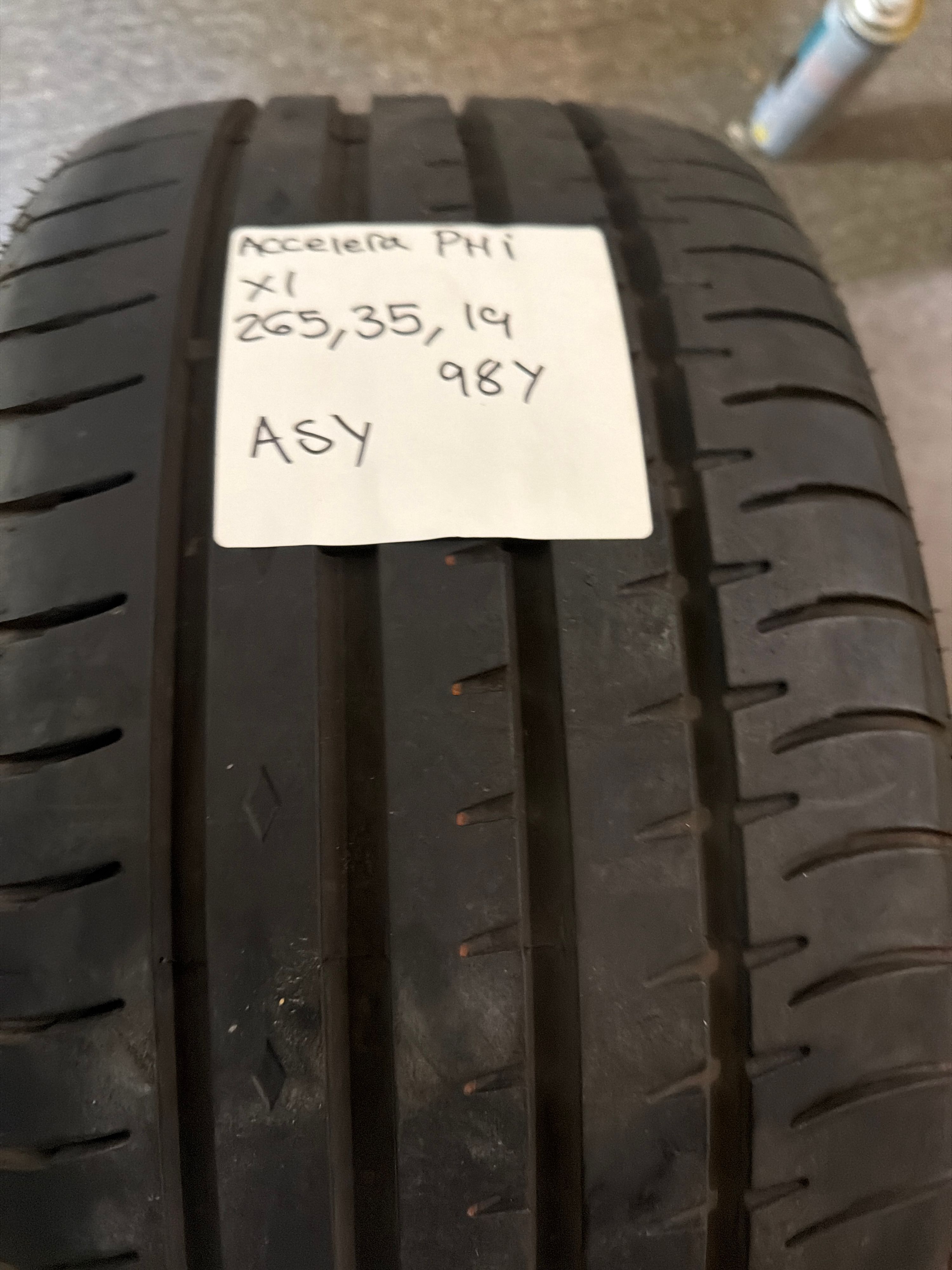 265/35R19 — Accelera PHI
