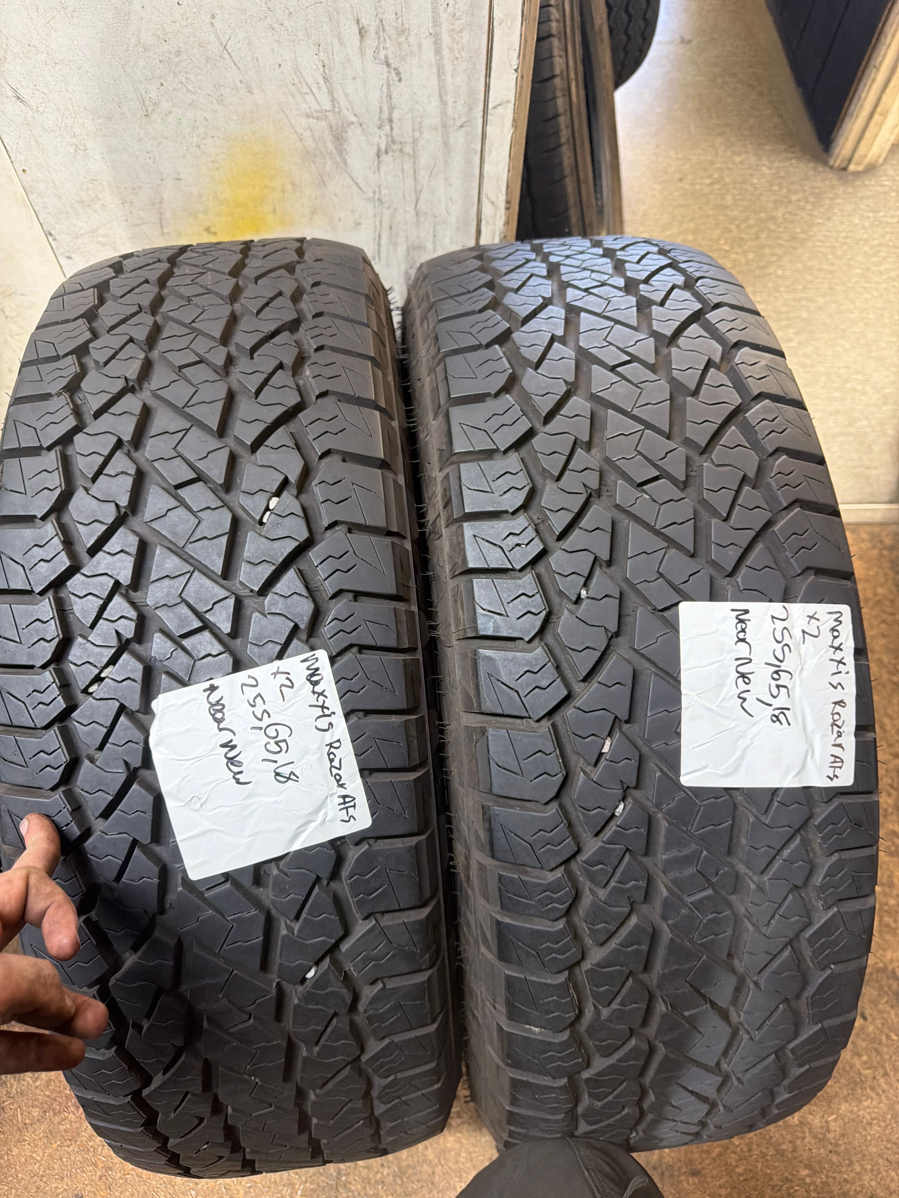 255/65R18 — Maxxis Razr AT-S