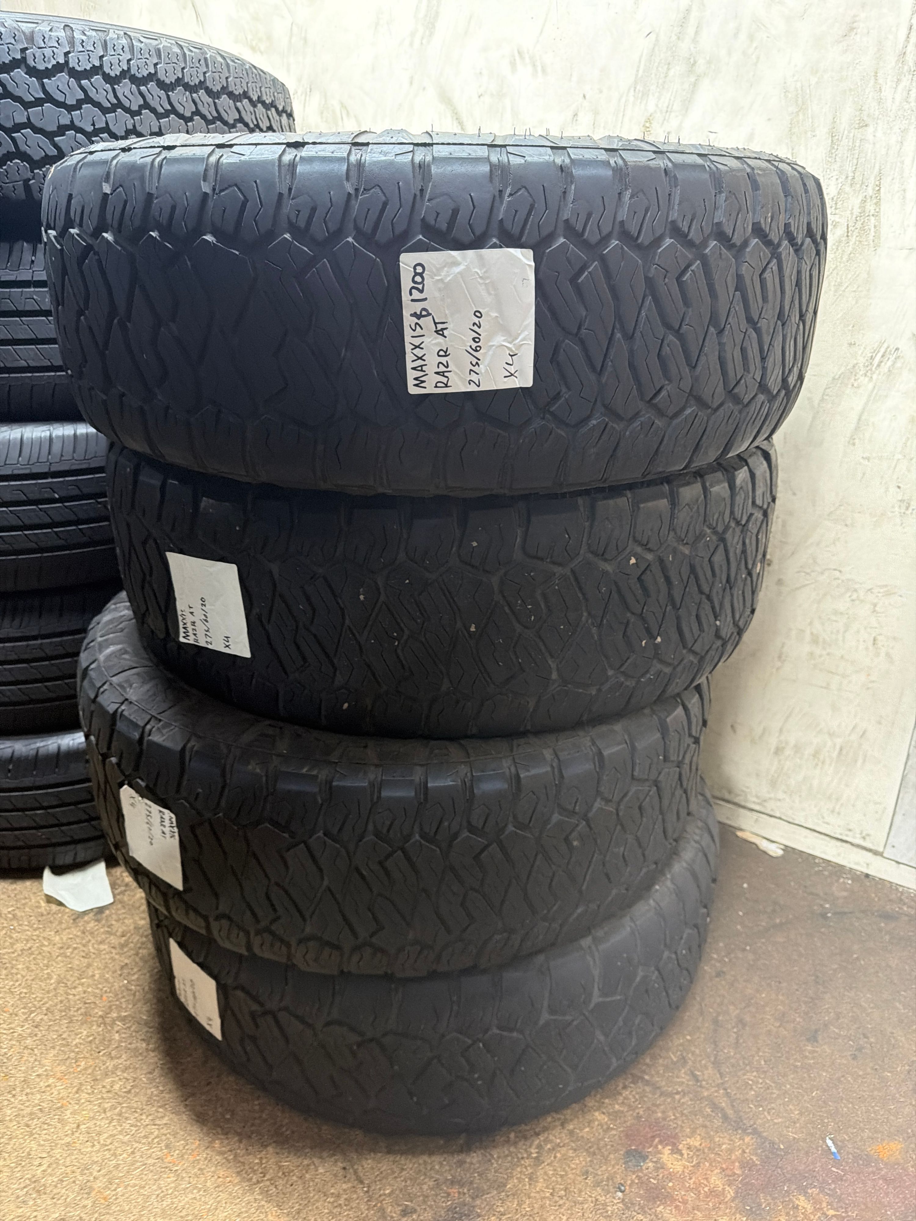 275/60R20 — Maxxis Razr AT