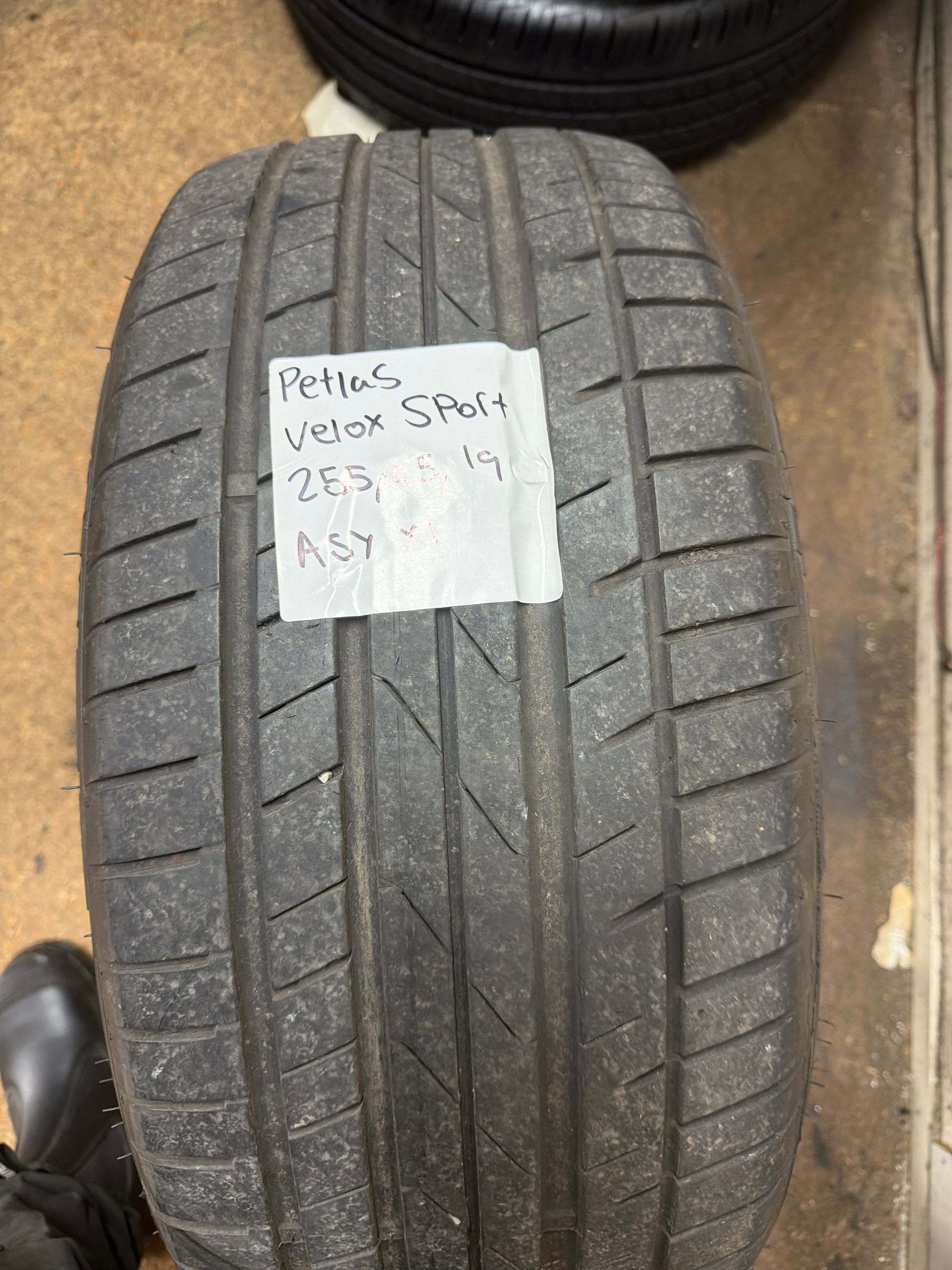 255/45R19 — Petlas Velox Sport PT741