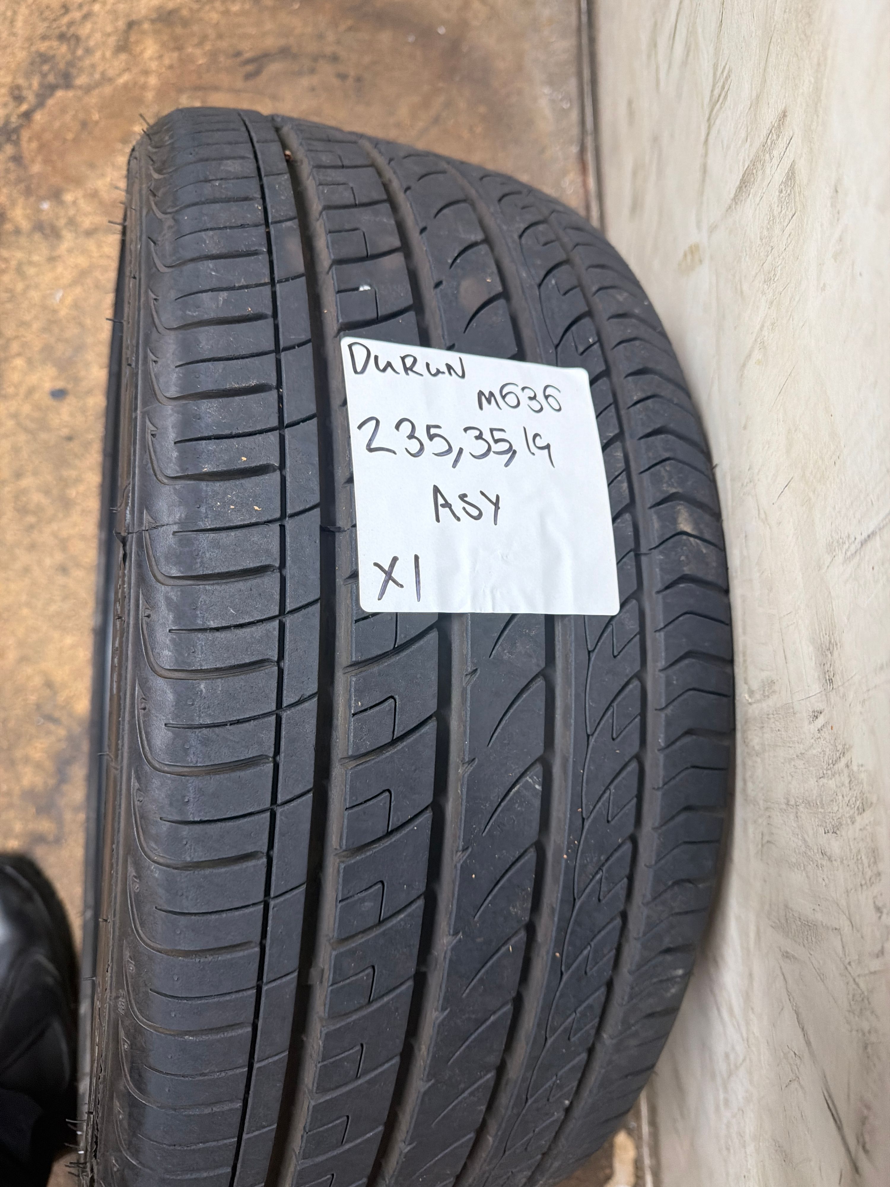 235/35R19 — Durun M636