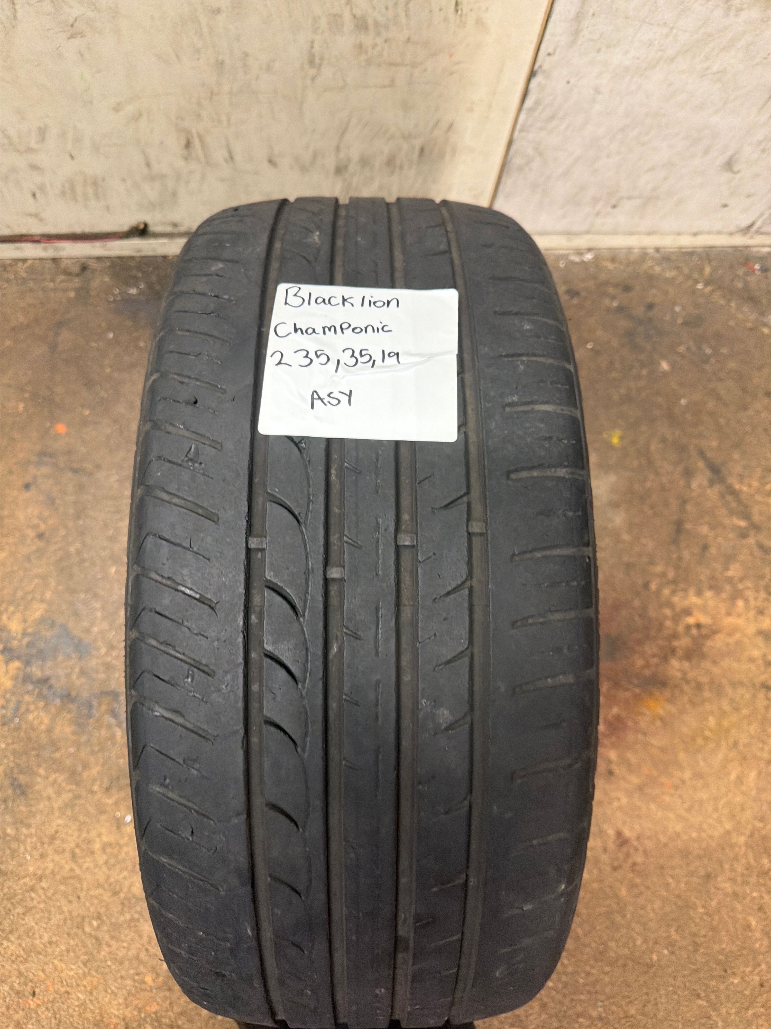 235/35R19 — Blacklion Champoinc