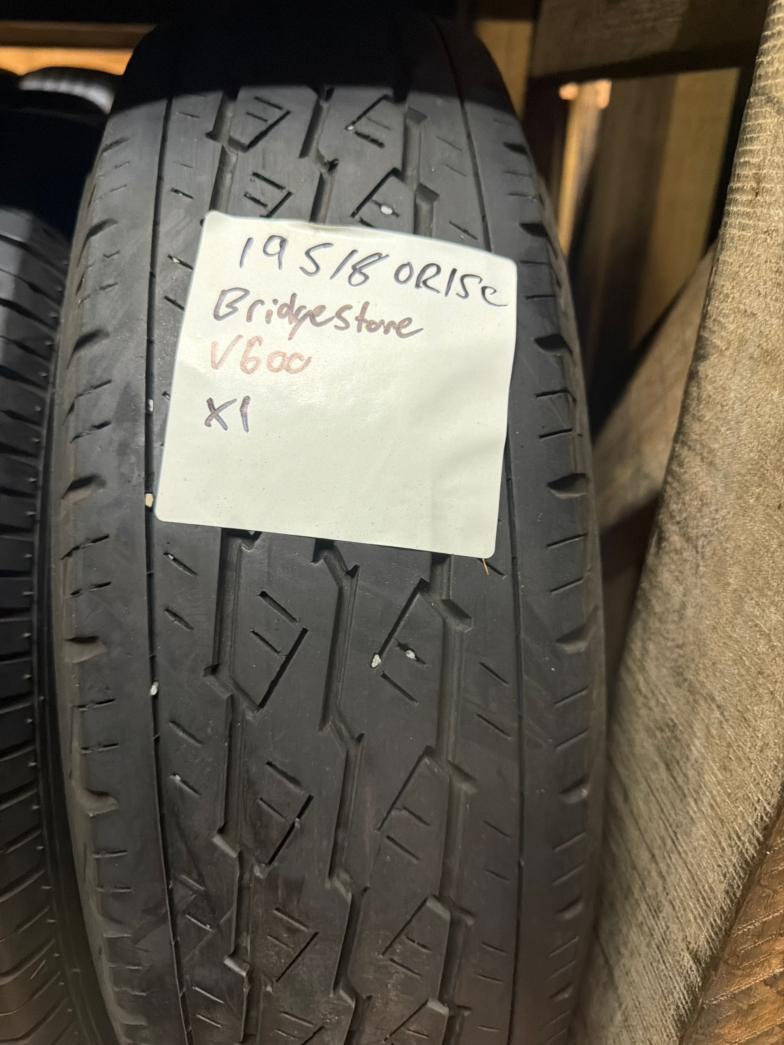 195/60R15 — Bridgestone V600