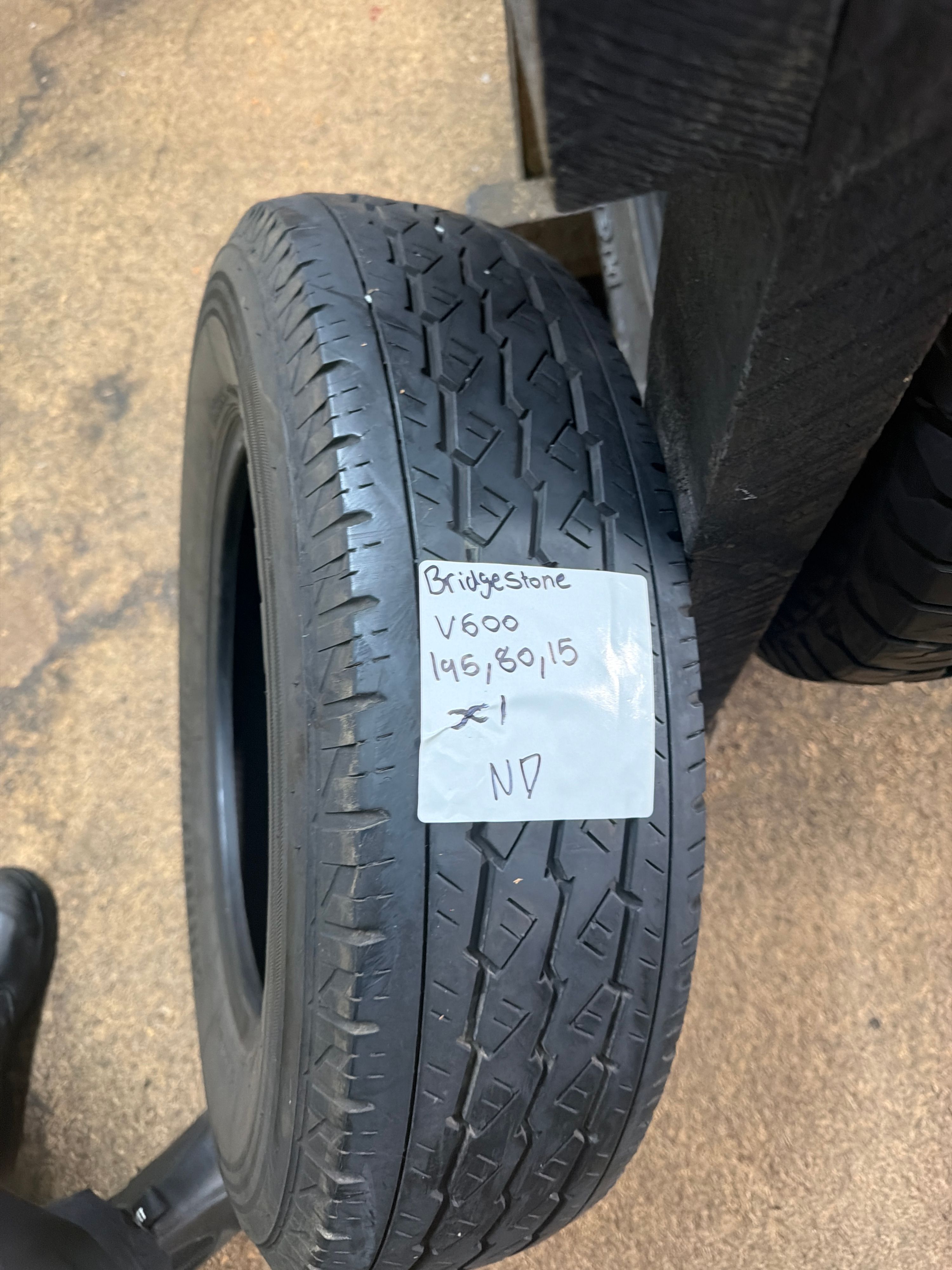 195/80R15 — Bridgestone V600