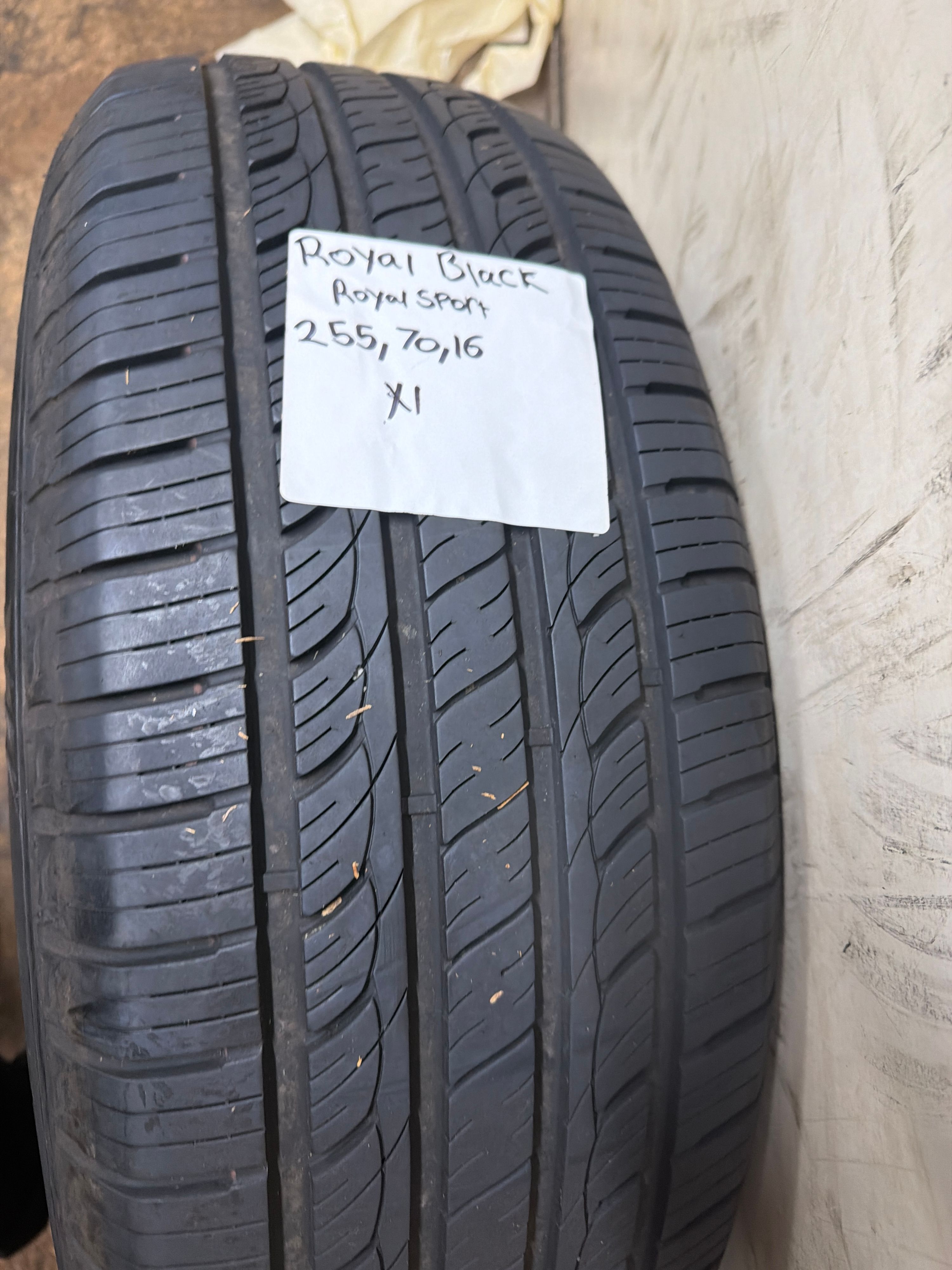 255/70R16 — Royal Black Royal Sport