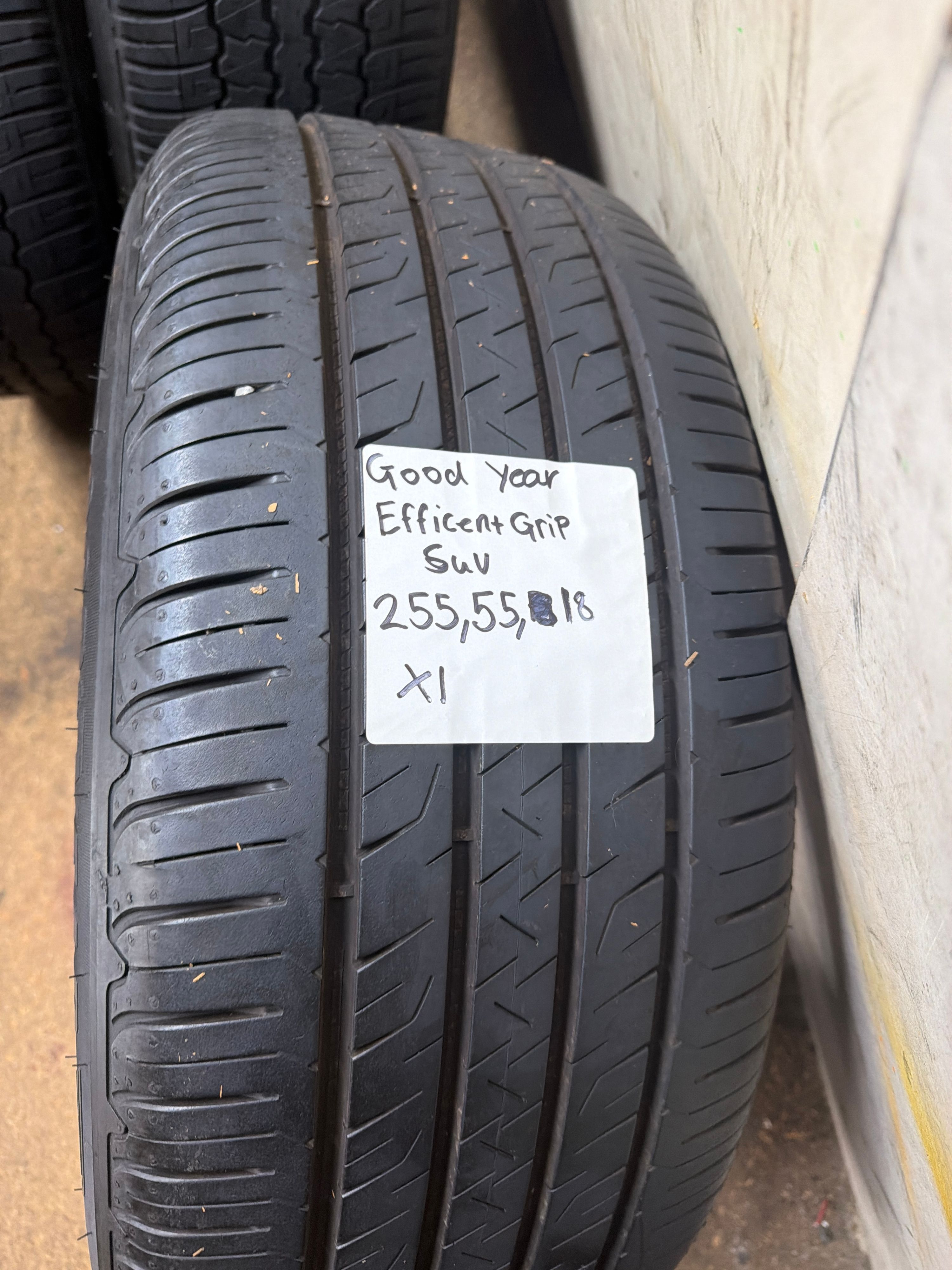255/55R18 — Goodyear EfficientGrip Performance