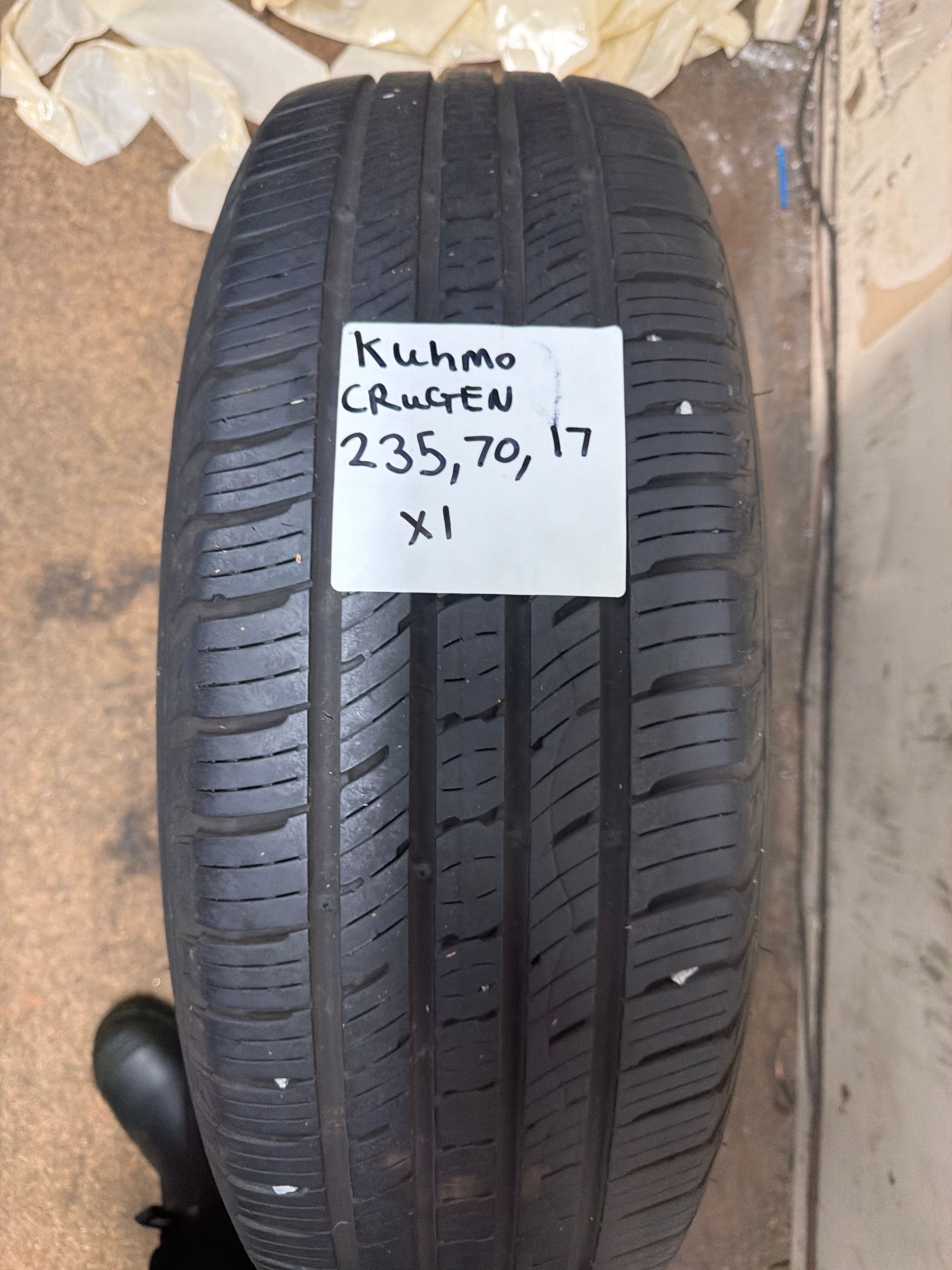 235/70R17 — Kumho Crugen
