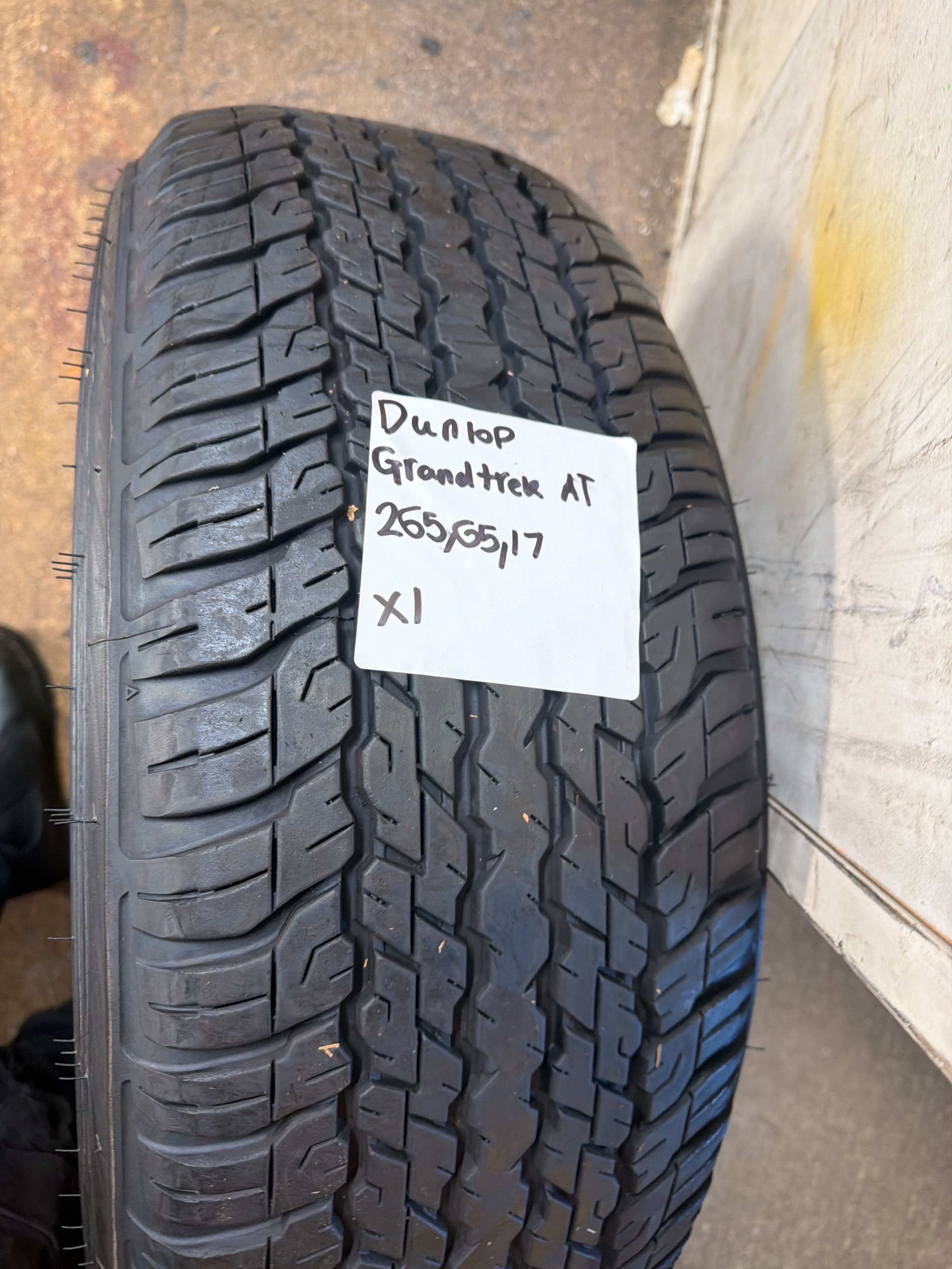 265/65R17 — Dunlop Grandtrek AT