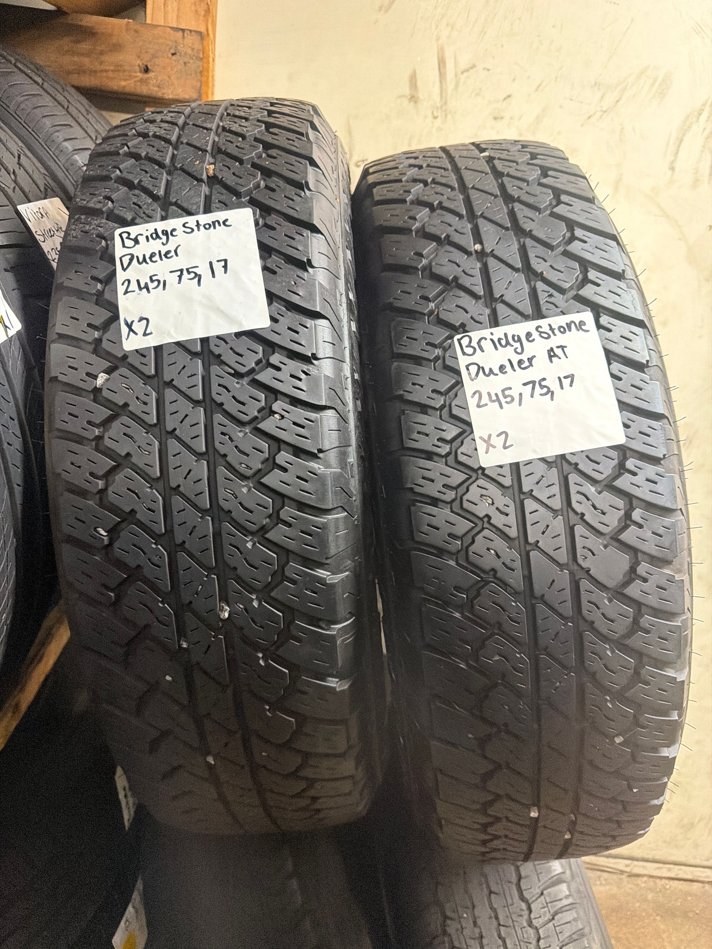 245/75R17 — Bridgestone Dueler AT
